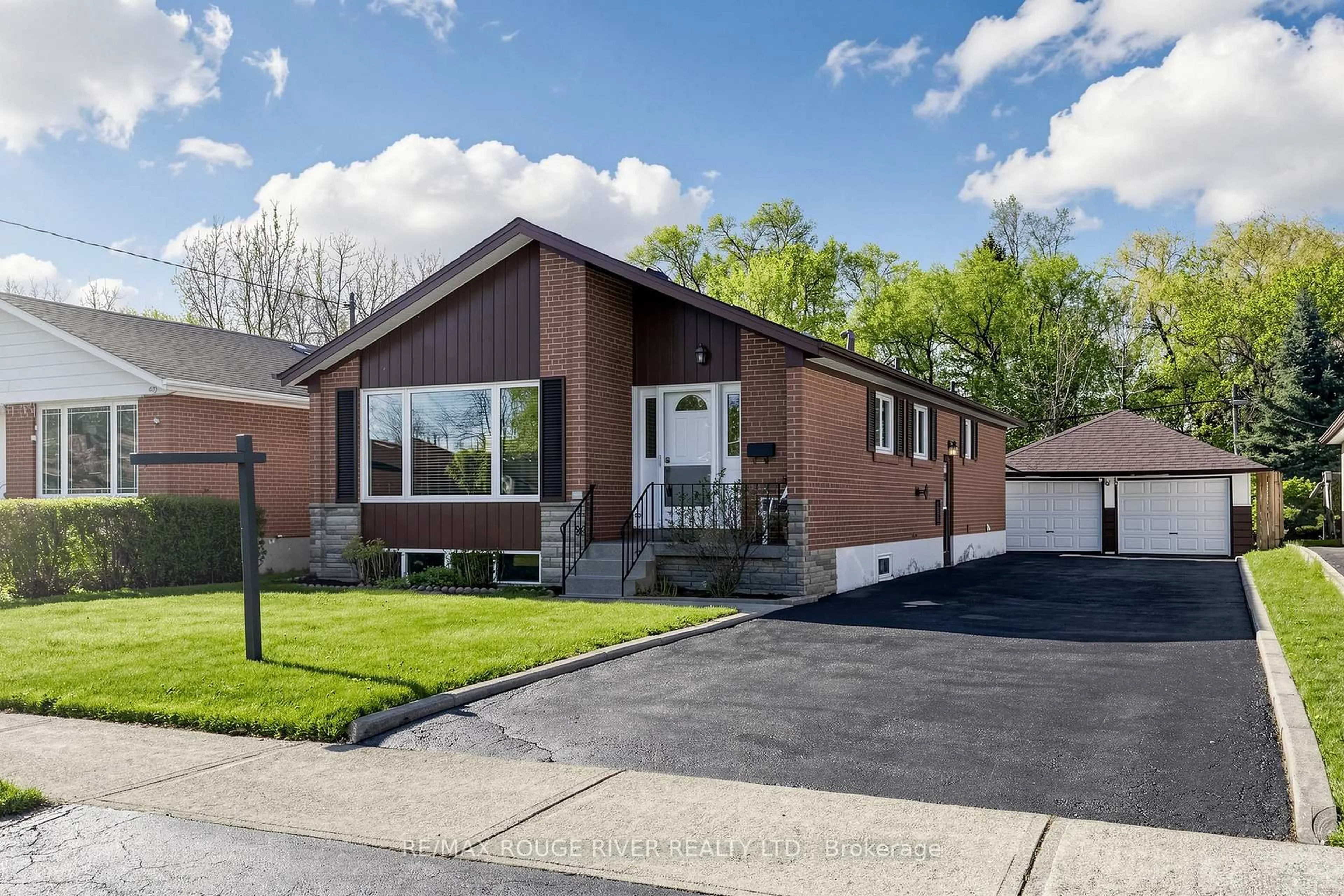 Home with brick exterior material, street for 102 Taysham Cres, Toronto Ontario M9V 1X3
