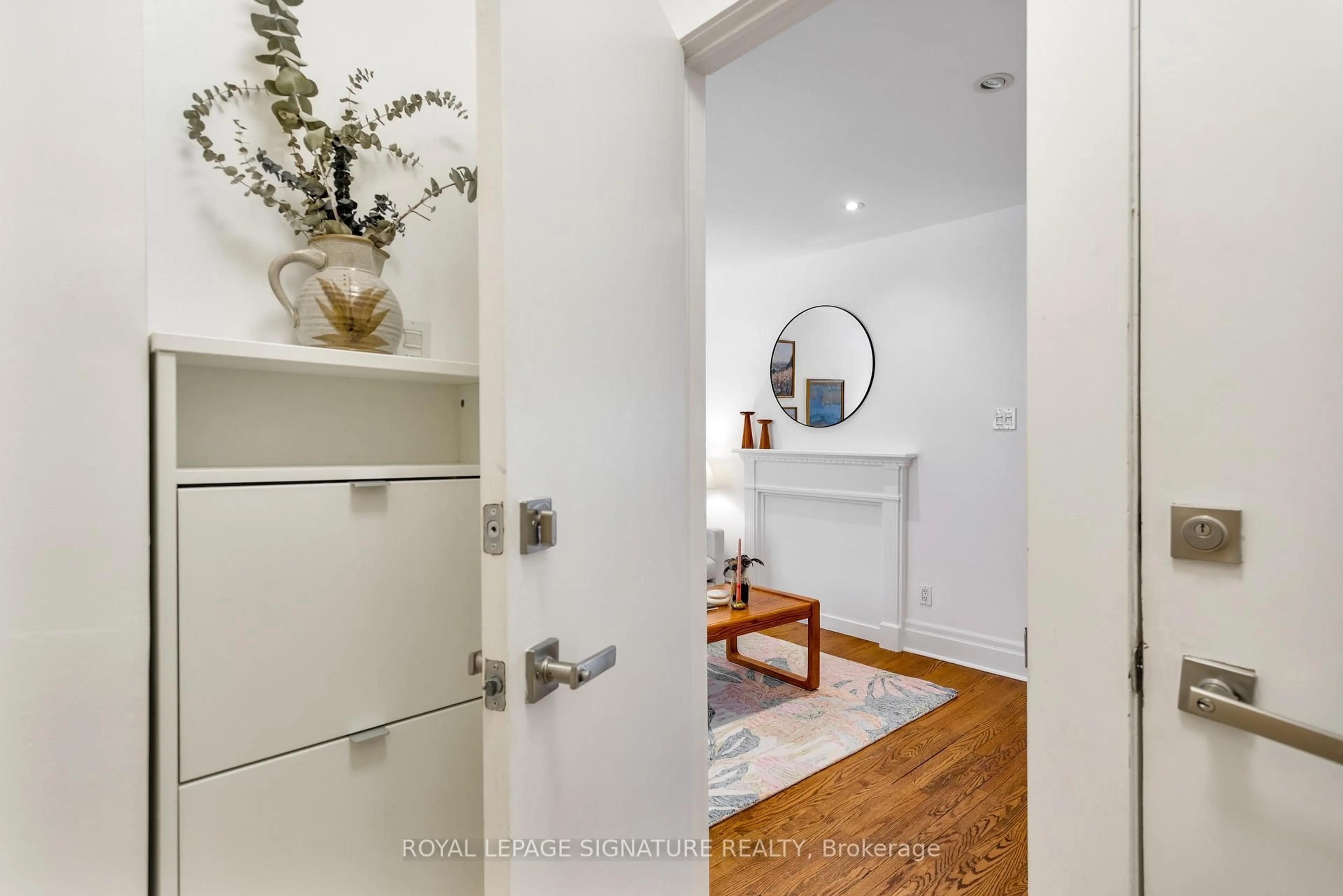 Indoor entryway for 38 Wiltshire Ave, Toronto Ontario M6N 2V9