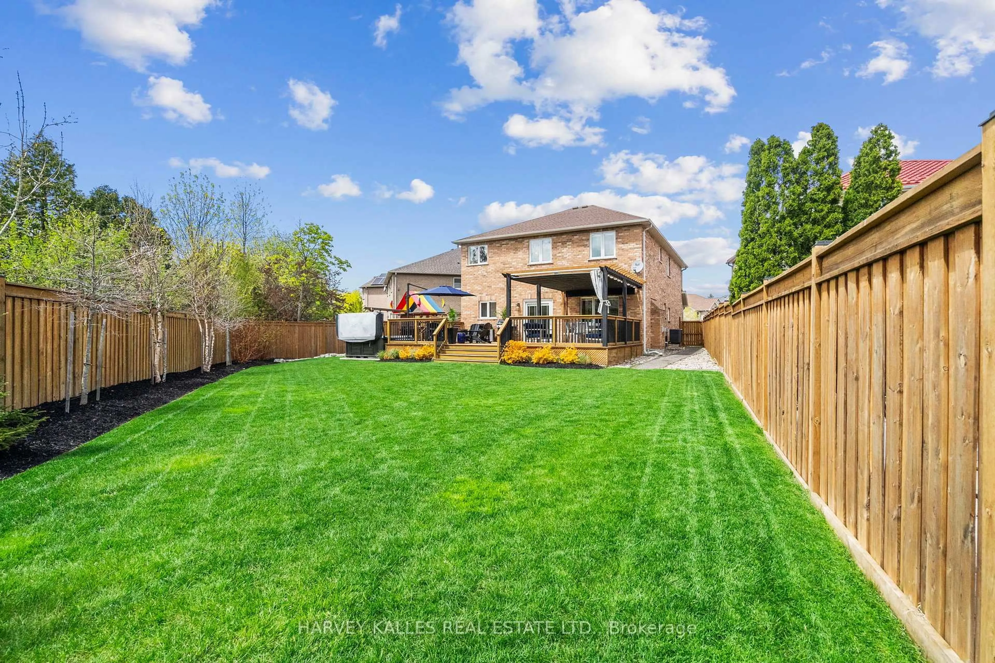 A pic from outside/outdoor area/front of a property/back of a property/a pic from drone, unknown for 2134 Danube Crt, Mississauga Ontario L5K 2T1