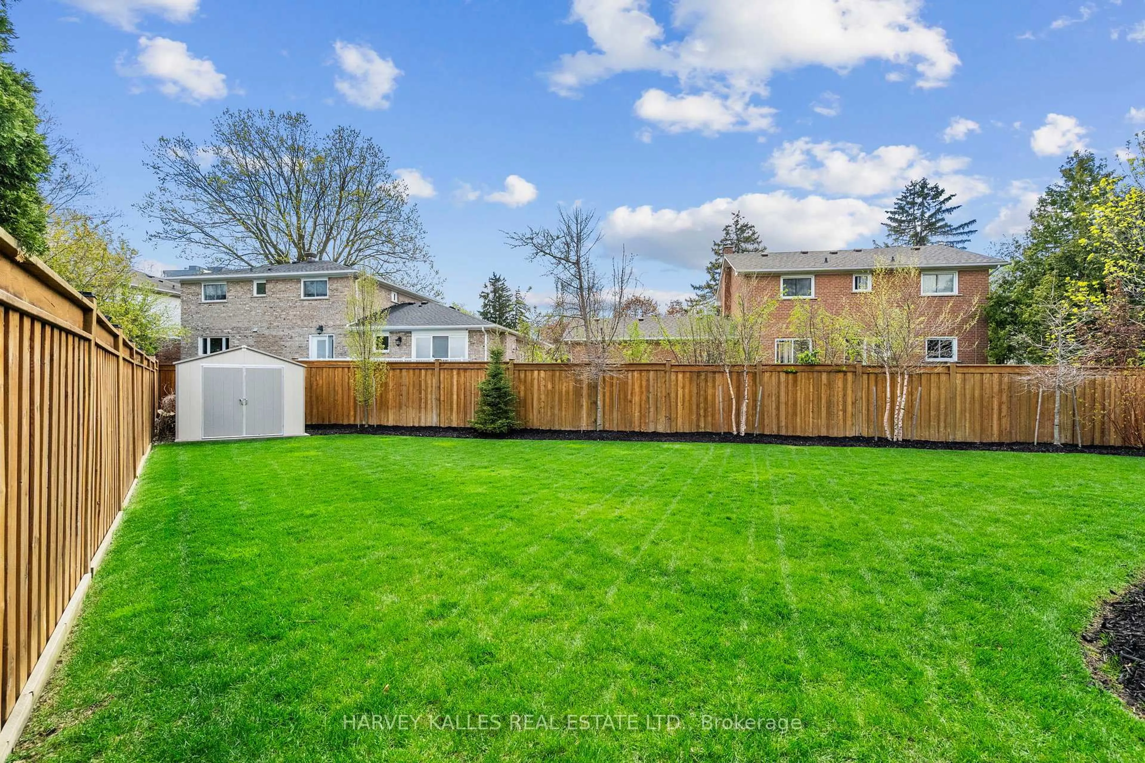 A pic from outside/outdoor area/front of a property/back of a property/a pic from drone, unknown for 2134 Danube Crt, Mississauga Ontario L5K 2T1