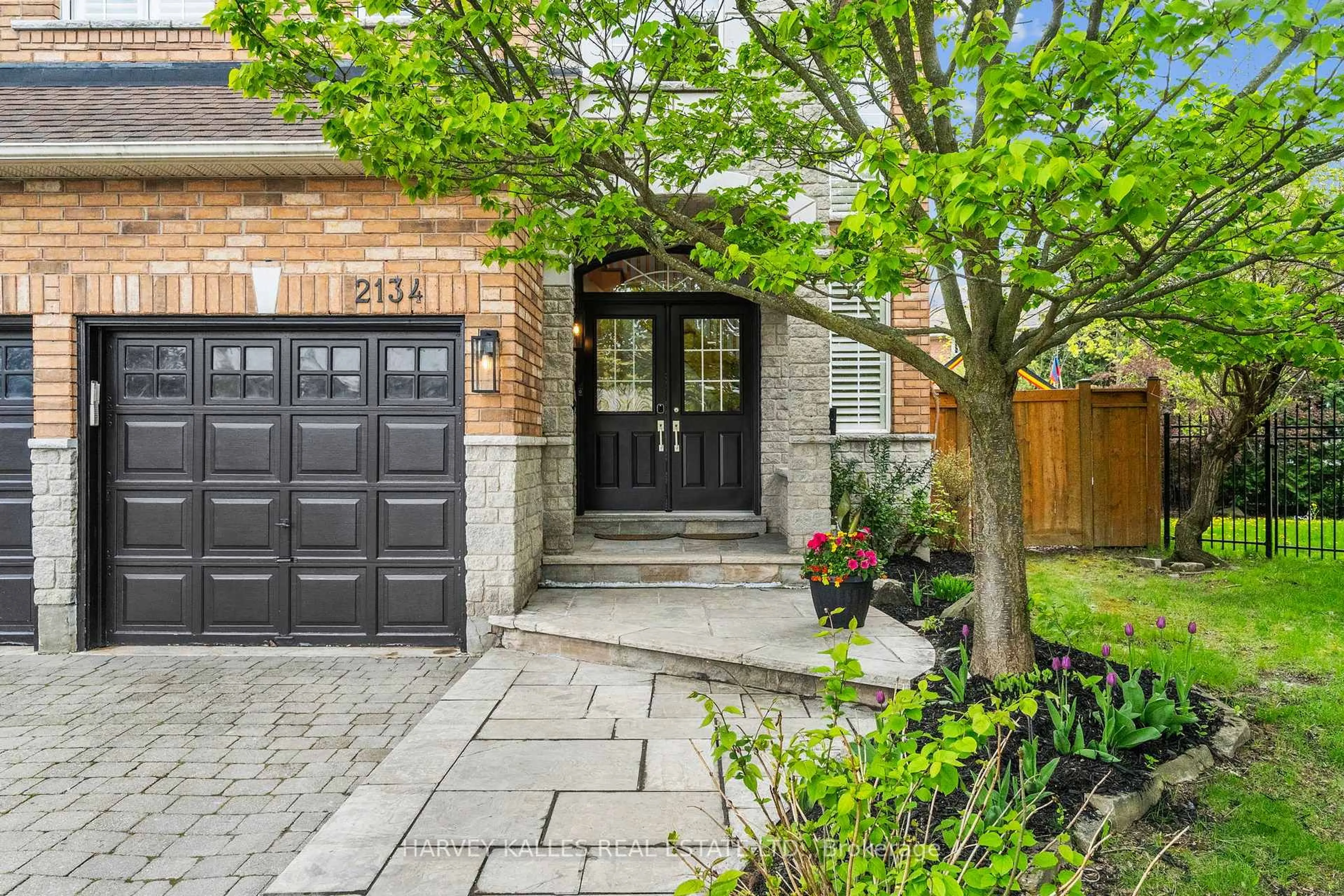Home with brick exterior material, street for 2134 Danube Crt, Mississauga Ontario L5K 2T1