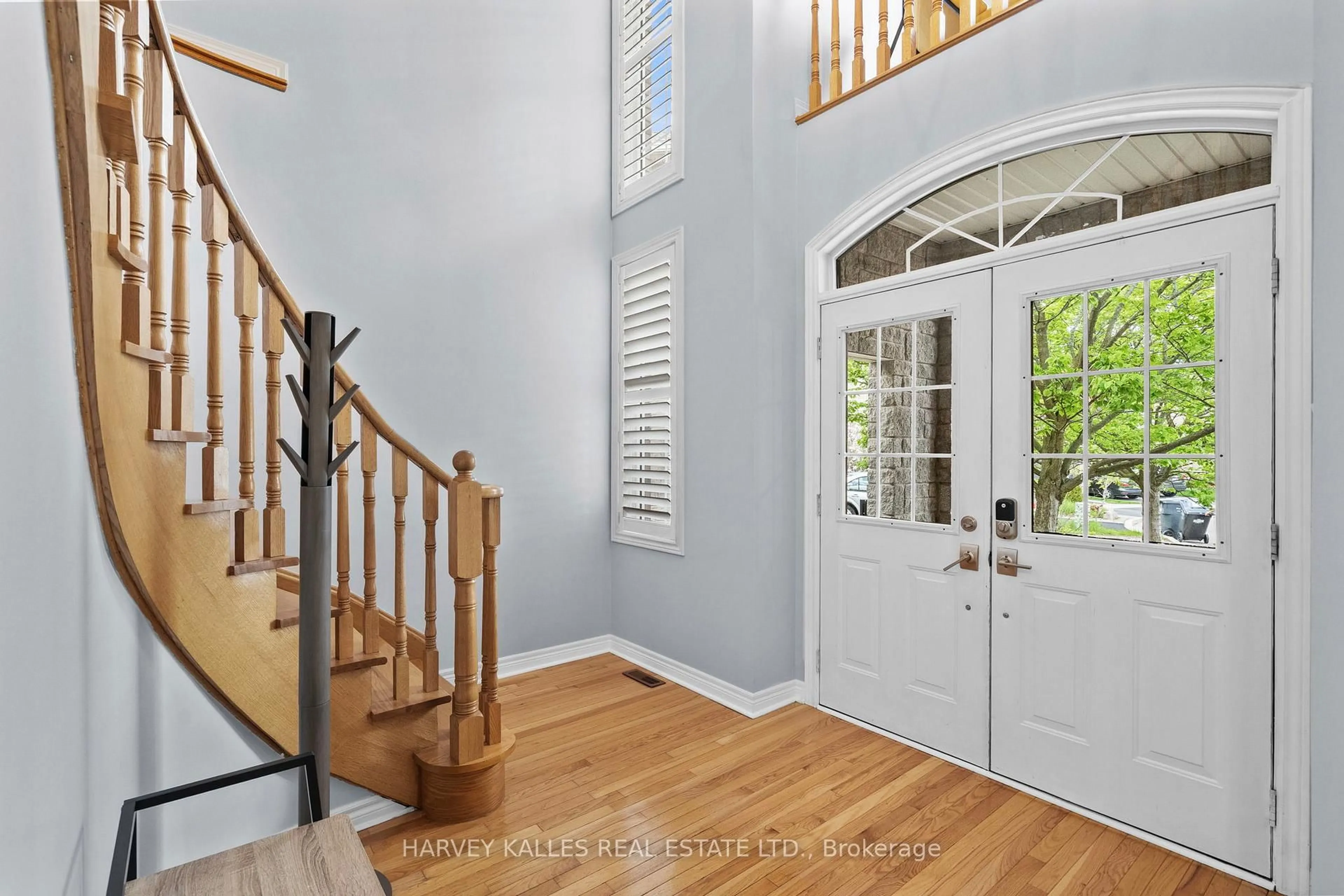Indoor entryway for 2134 Danube Crt, Mississauga Ontario L5K 2T1