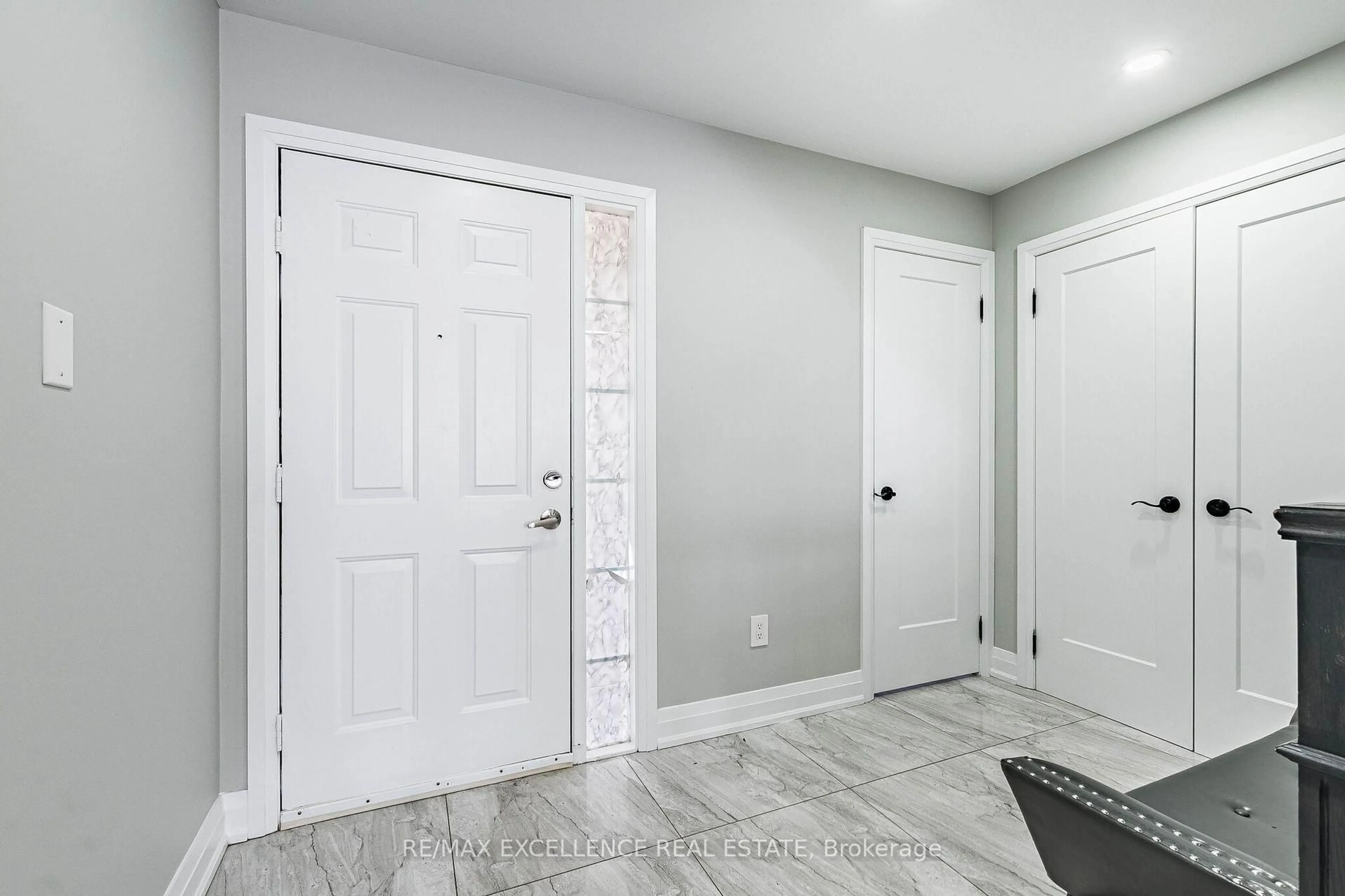 Indoor entryway for 37 Elk St, Brampton Ontario L6R 1R9