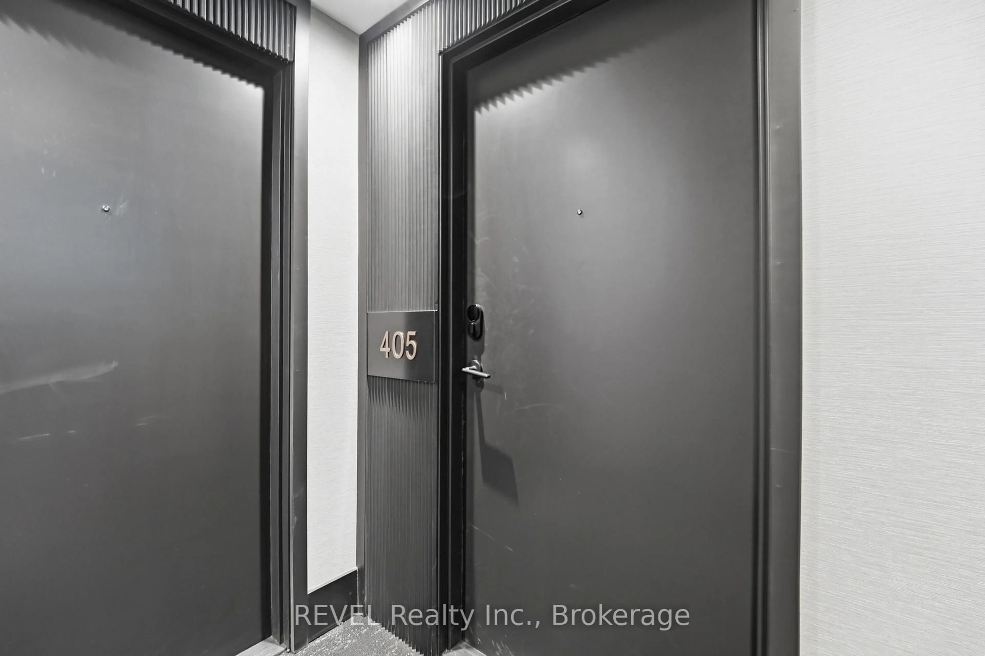 Indoor entryway for 2450 Old Bronte Rd #405, Oakville Ontario L6M 5P6