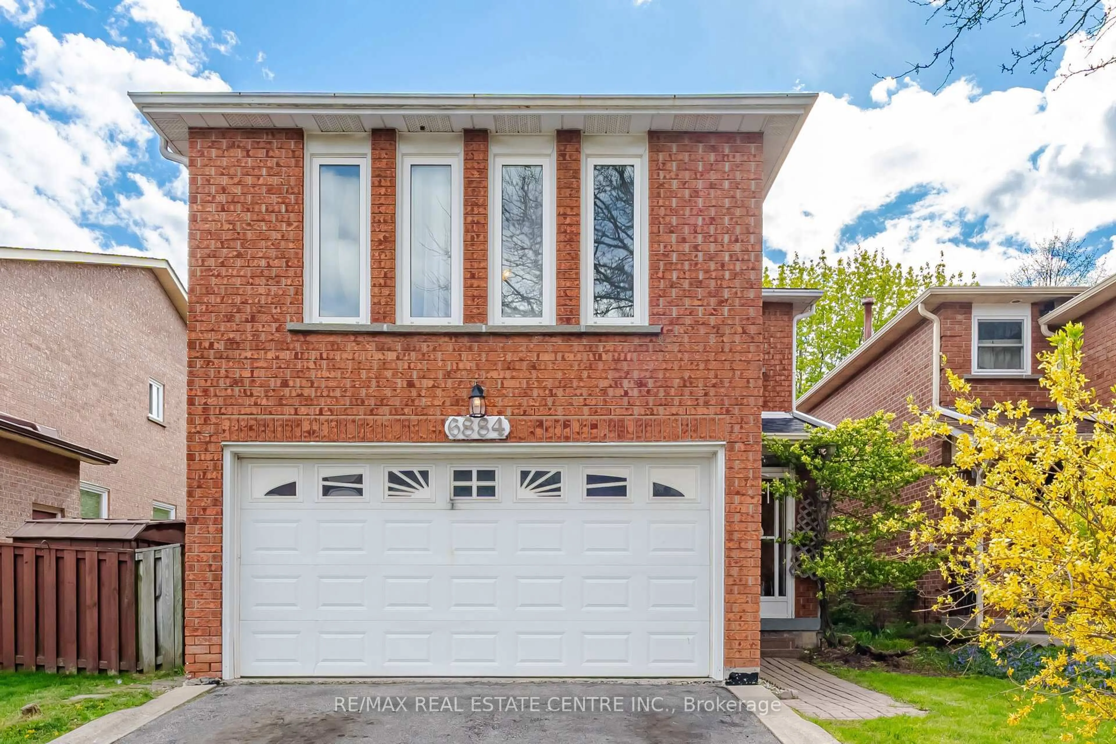 Home with brick exterior material, street for 6884 Edenwood Dr, Mississauga Ontario L5N 4V6