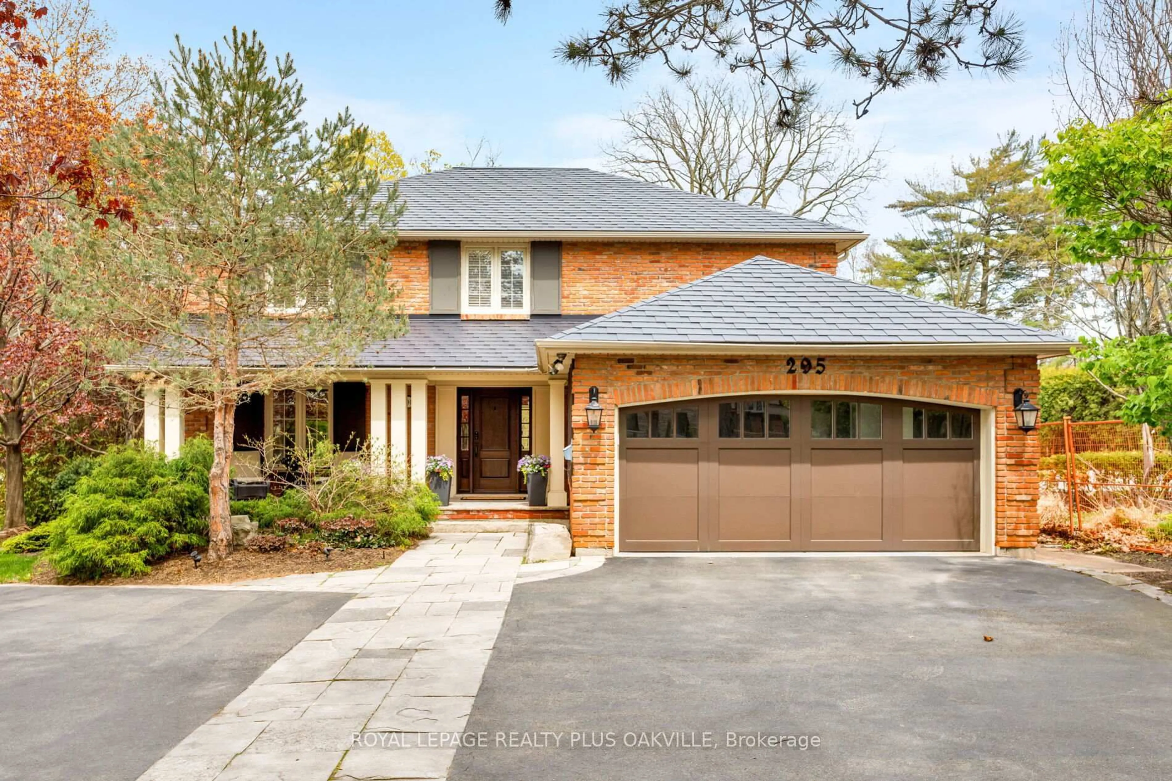 Home with brick exterior material, street for 295 Shoreacres Rd, Burlington Ontario L7L 2H3