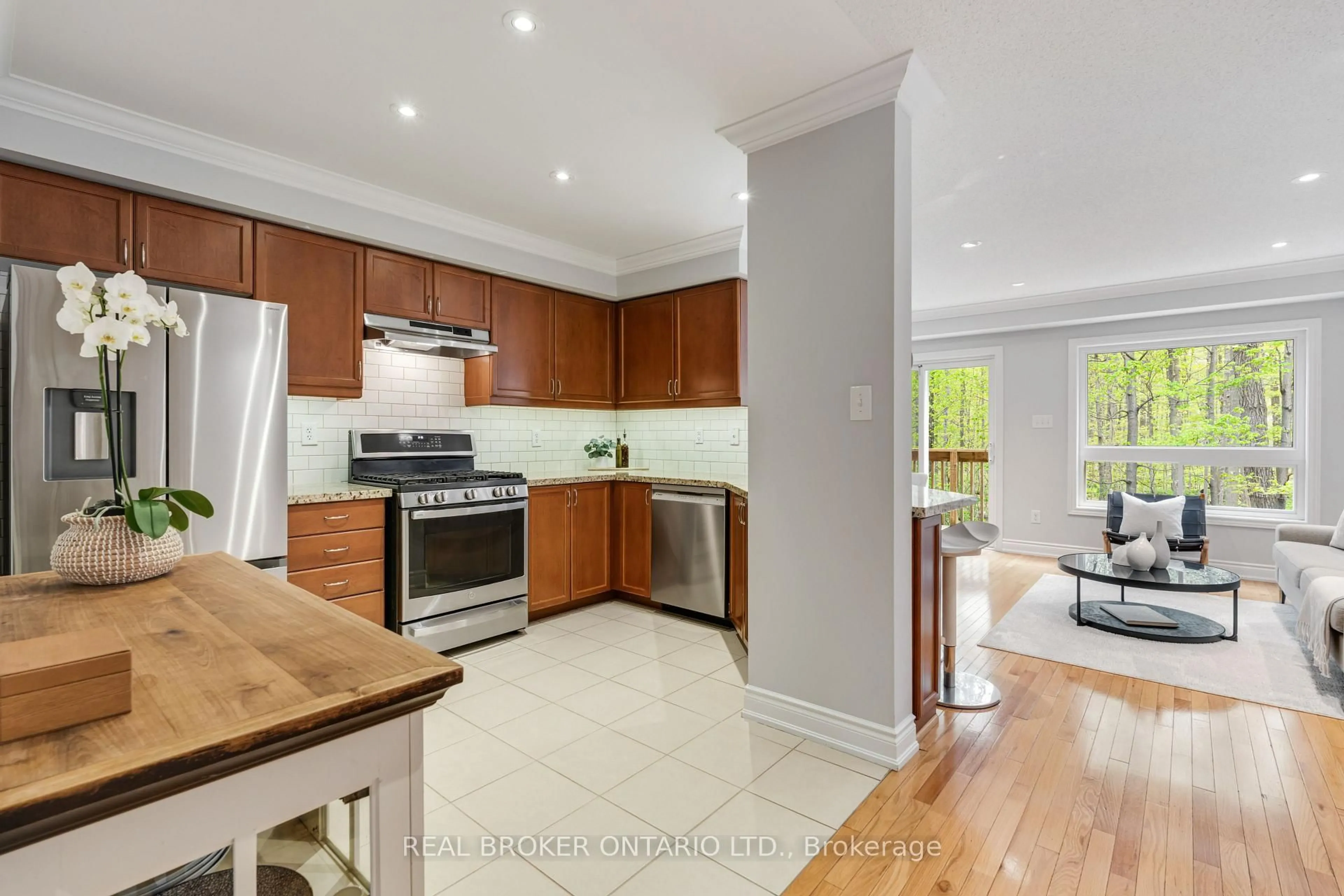 Open concept kitchen, unknown for 233 Duskywing Way #33, Oakville Ontario L6L 0C5