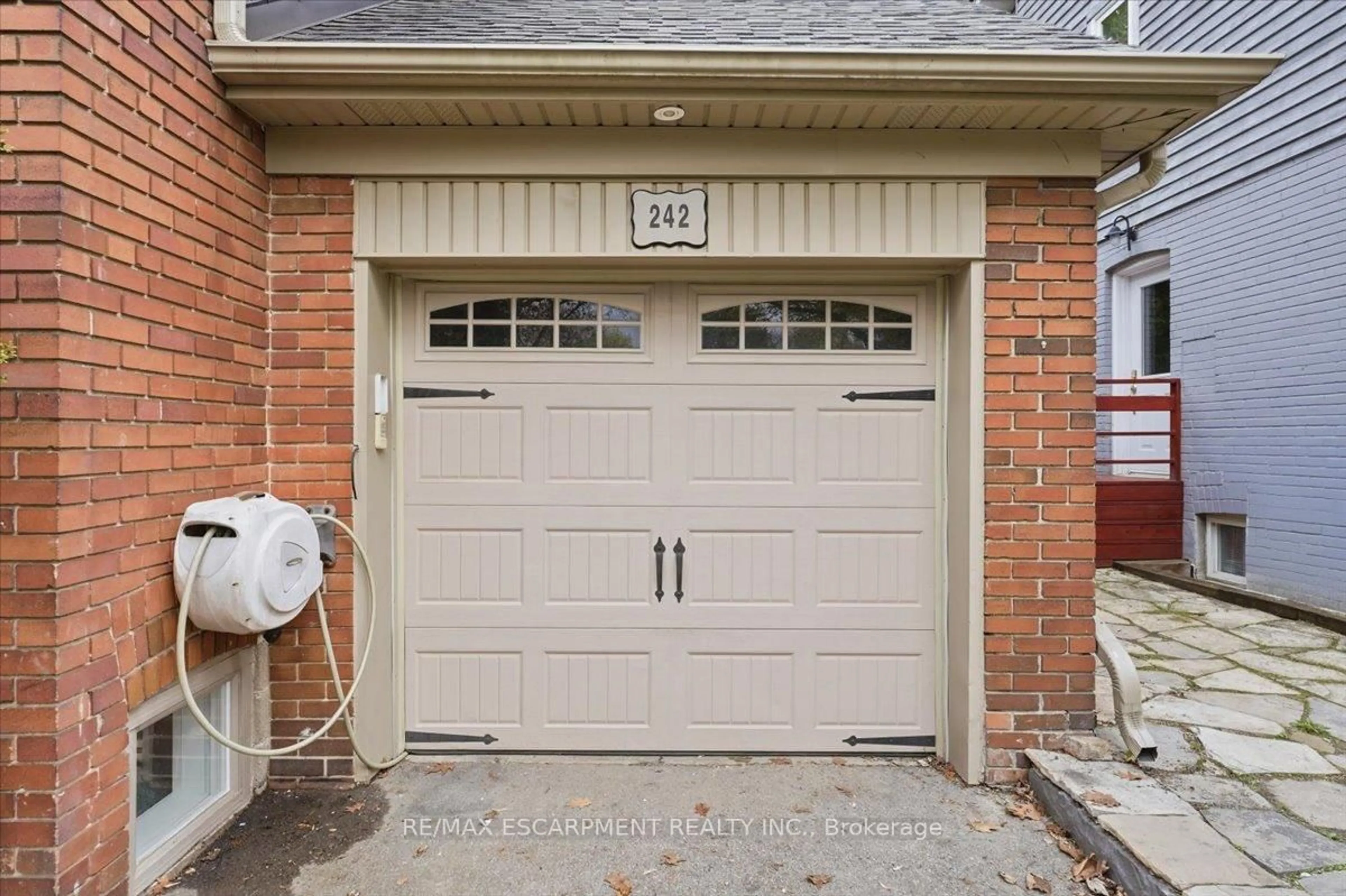 Indoor garage for 242 The Kingsway, Toronto Ontario M9A 3T5