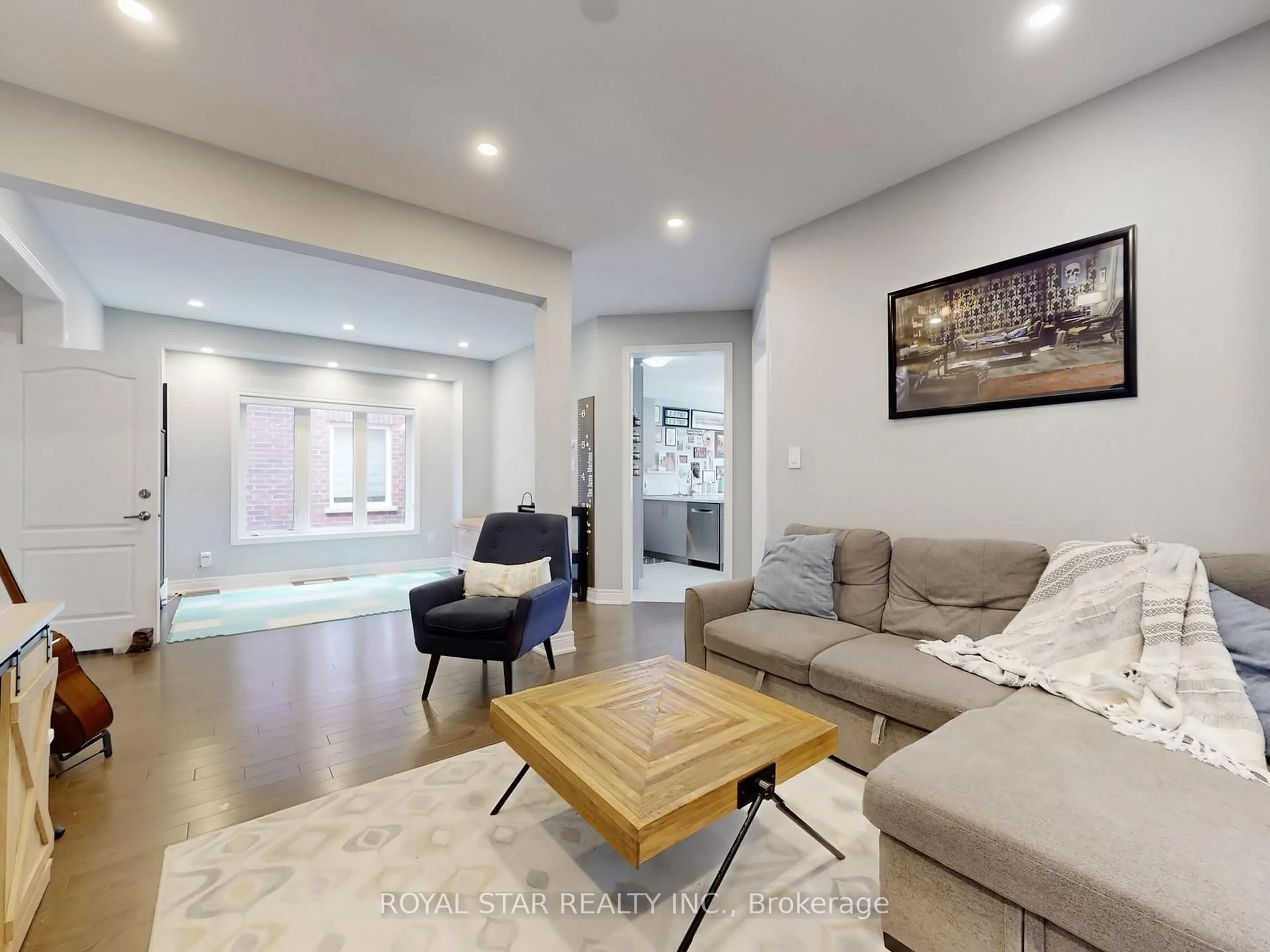Living room with furniture, unknown for 20 Walworth St, Halton Hills Ontario L7G 0N5