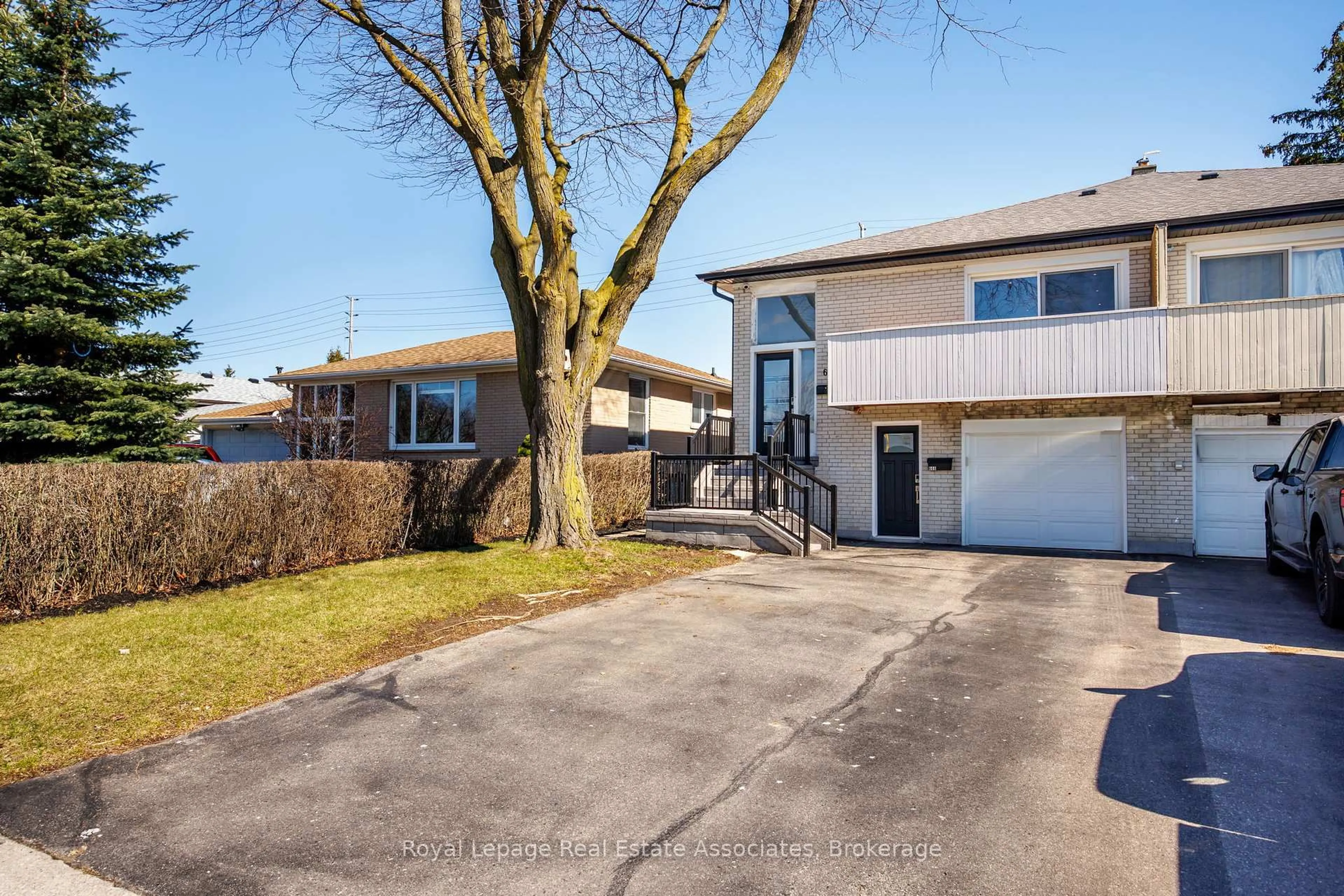 Unknown for 66 Kingsmere Cres, Brampton Ontario L6X 1Z4