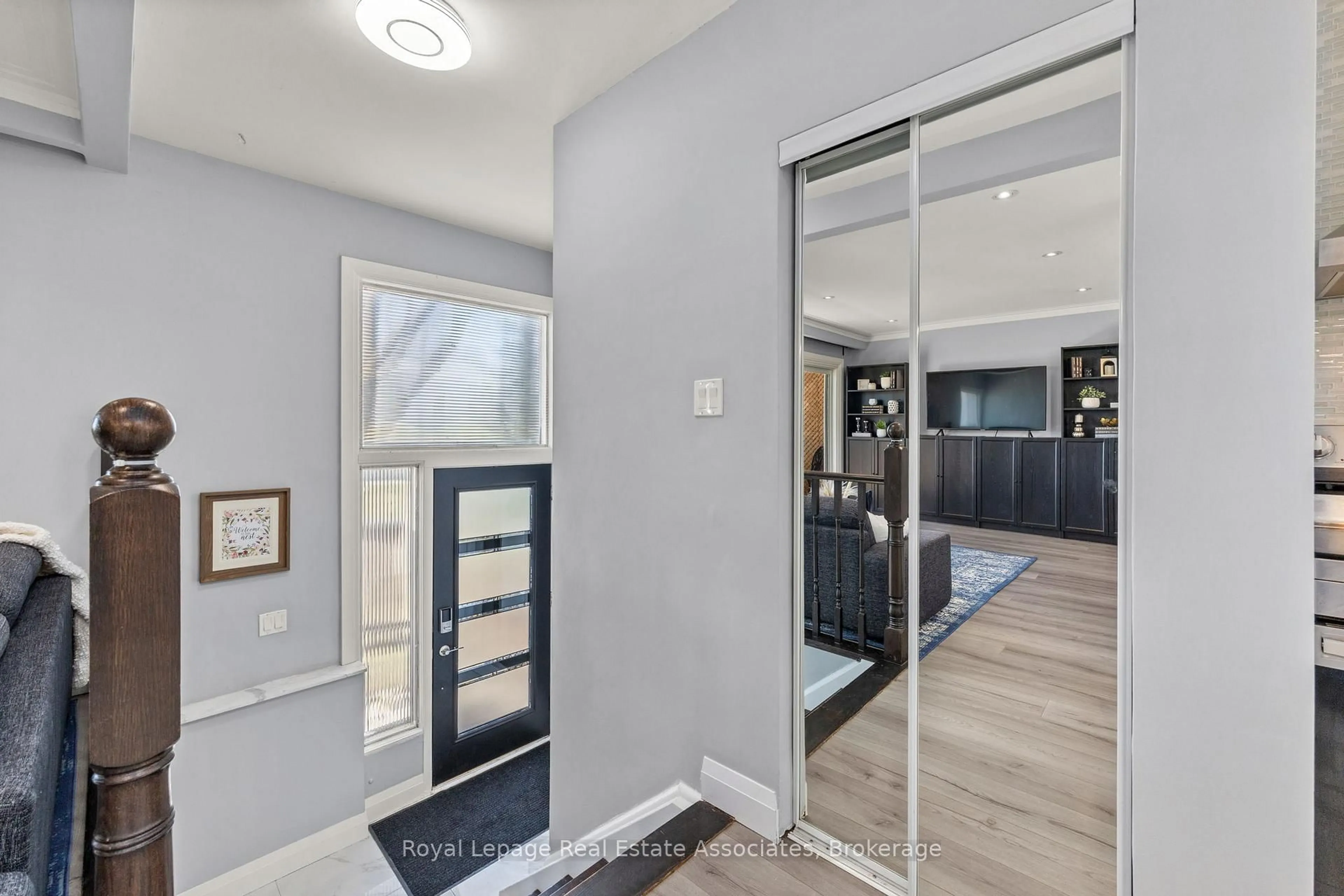 Indoor entryway for 66 Kingsmere Cres, Brampton Ontario L6X 1Z4
