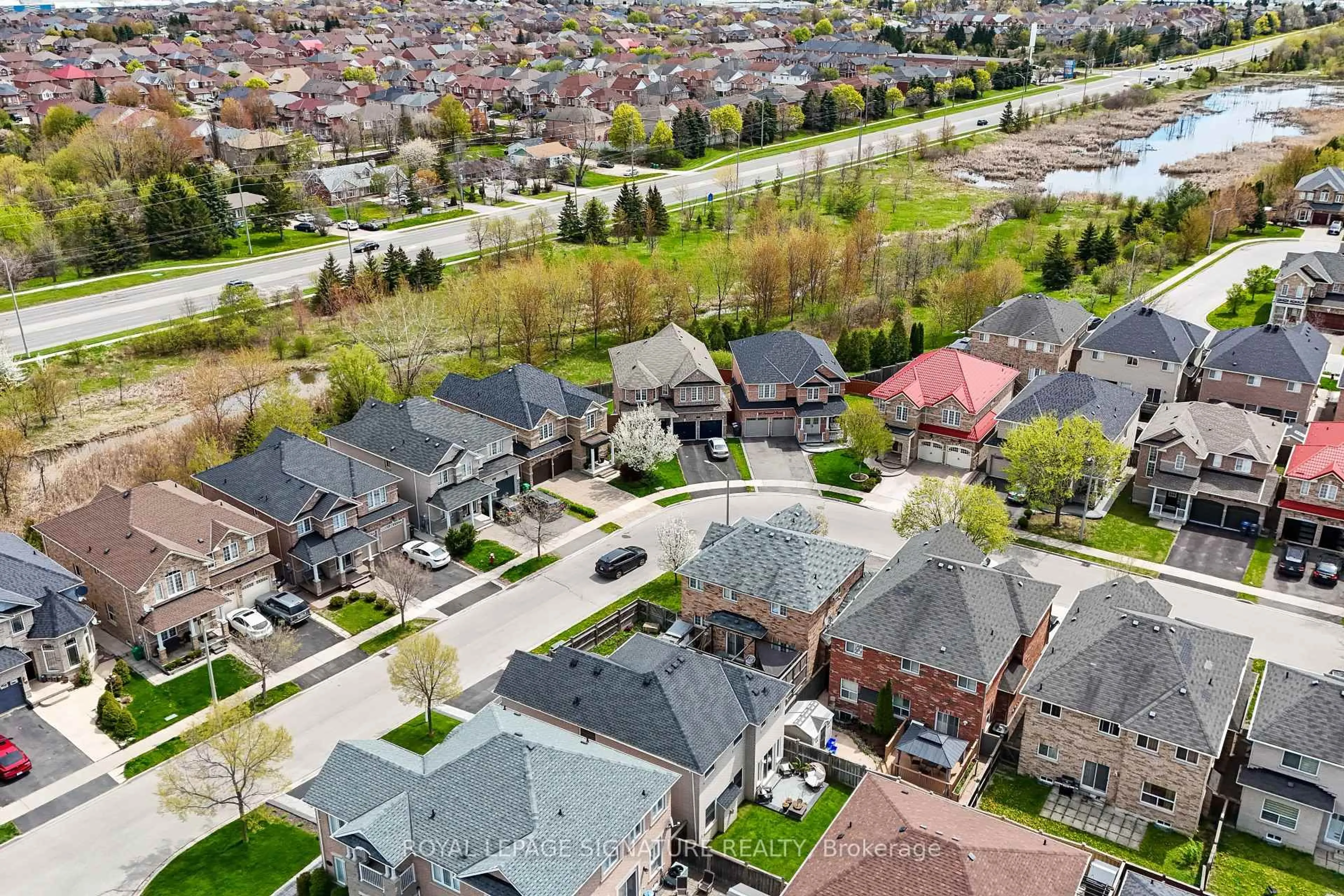 A pic from outside/outdoor area/front of a property/back of a property/a pic from drone, street for 18 Senwood St, Brampton Ontario L7A 3S5