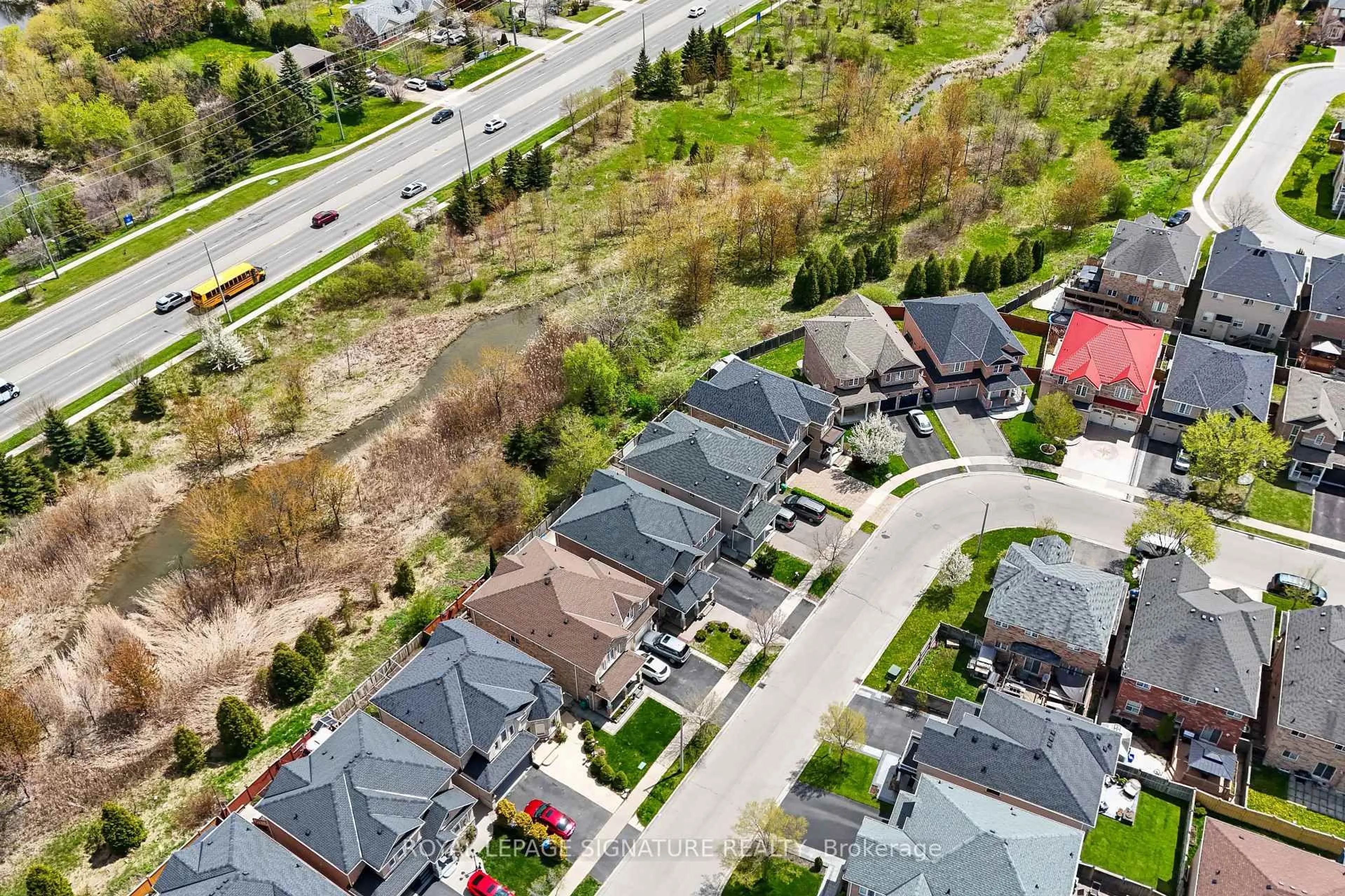 A pic from outside/outdoor area/front of a property/back of a property/a pic from drone, street for 18 Senwood St, Brampton Ontario L7A 3S5