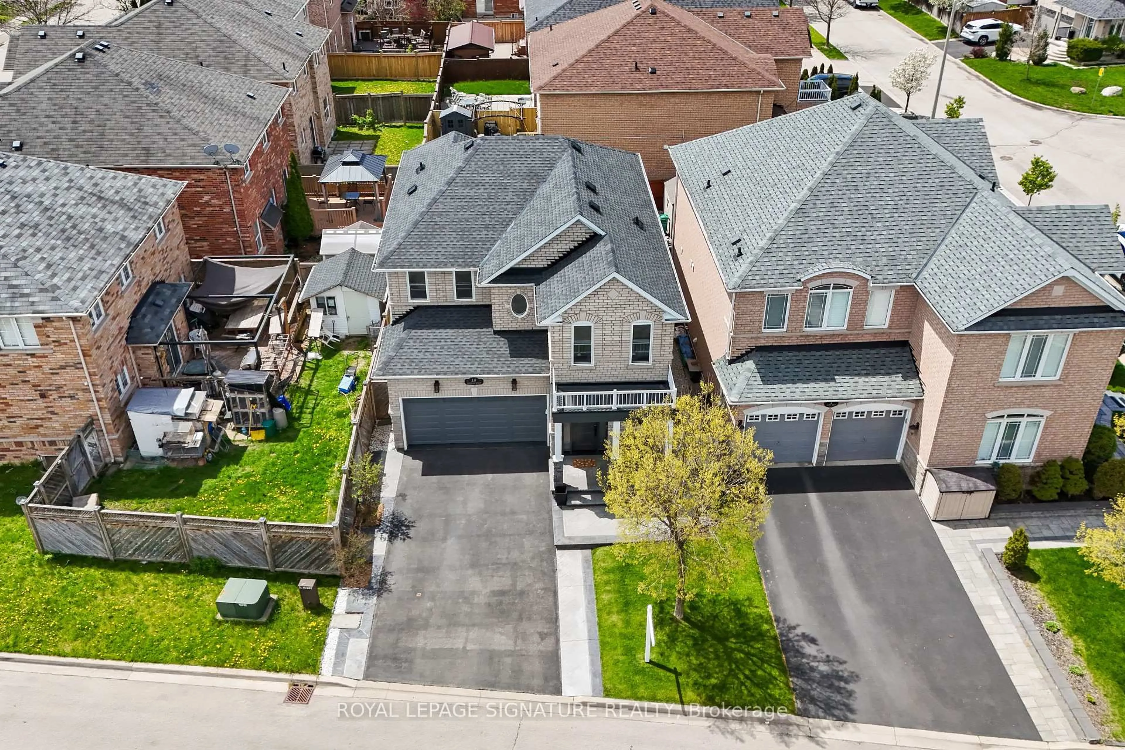 A pic from outside/outdoor area/front of a property/back of a property/a pic from drone, street for 18 Senwood St, Brampton Ontario L7A 3S5