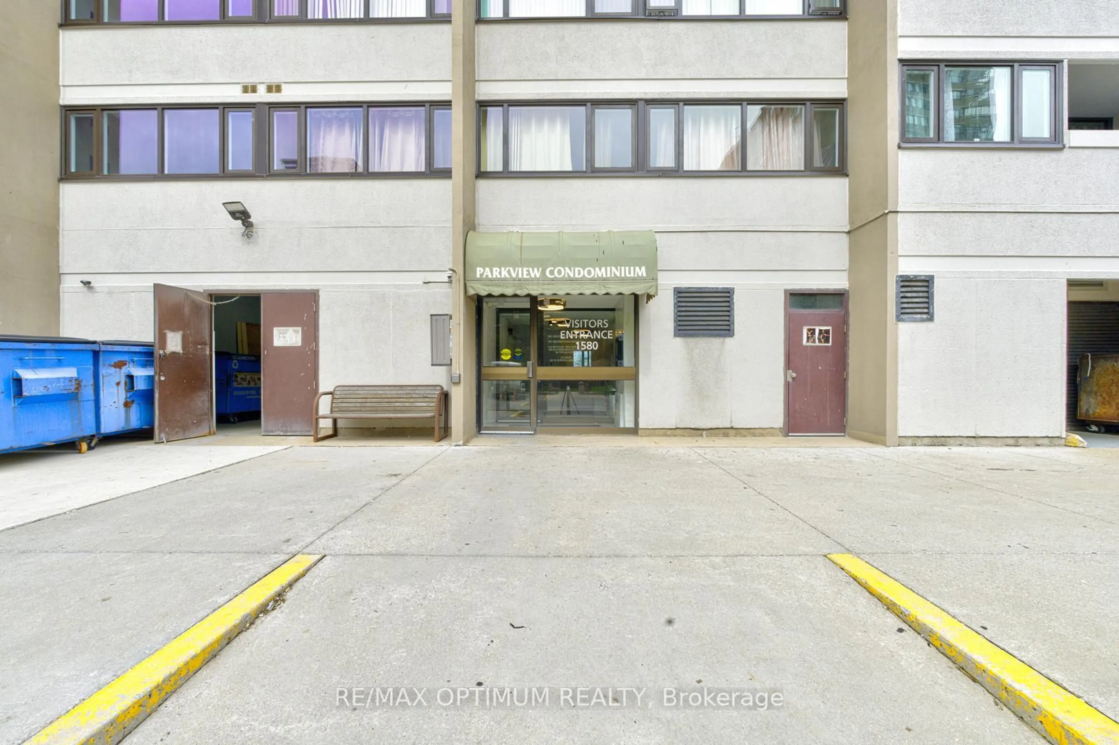 Indoor foyer for 1580 Mississauga Valley Blvd #1801, Mississauga Ontario L5A 3T8