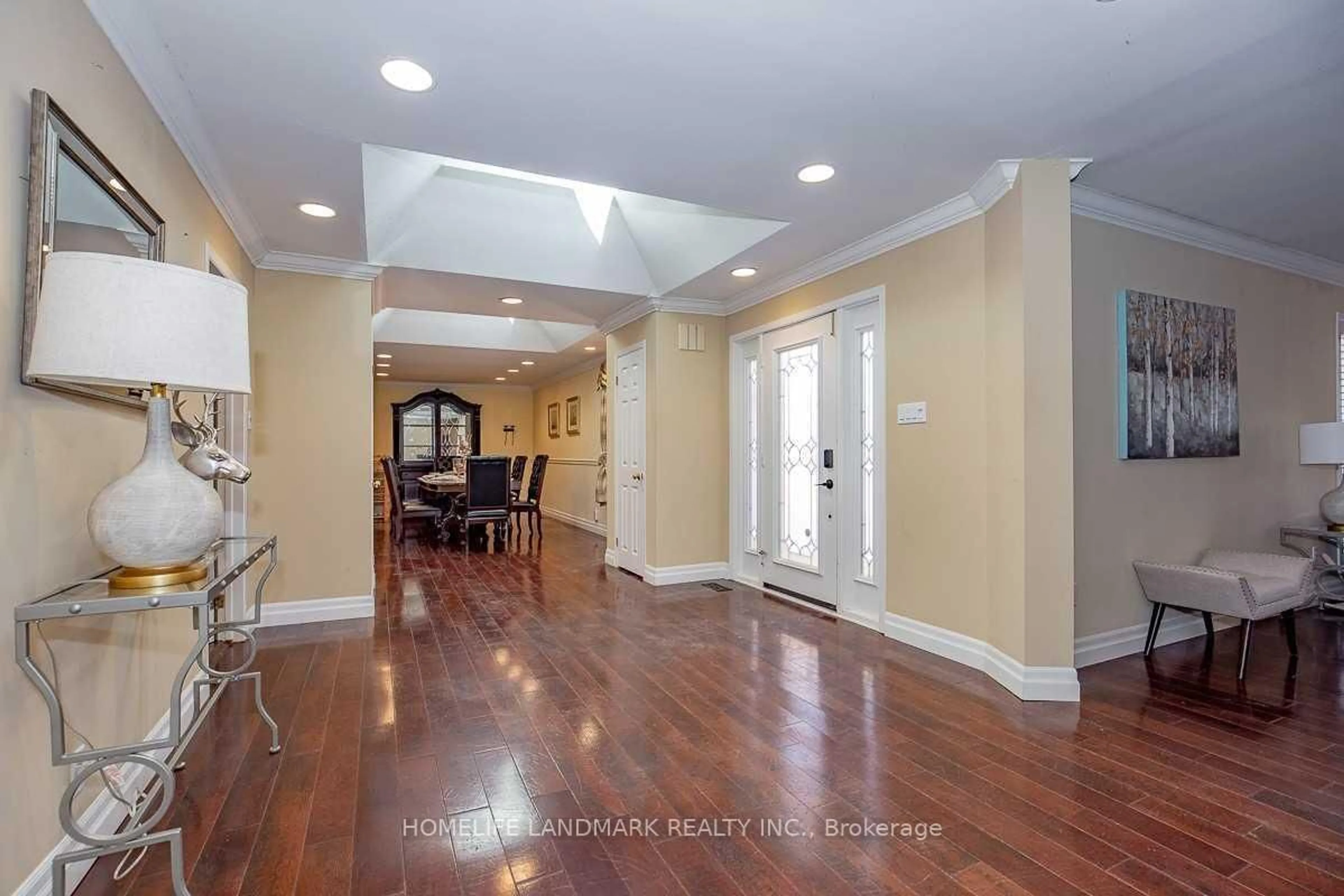 Indoor foyer for 2301 Bennington Gate, Oakville Ontario L6J 5Z4