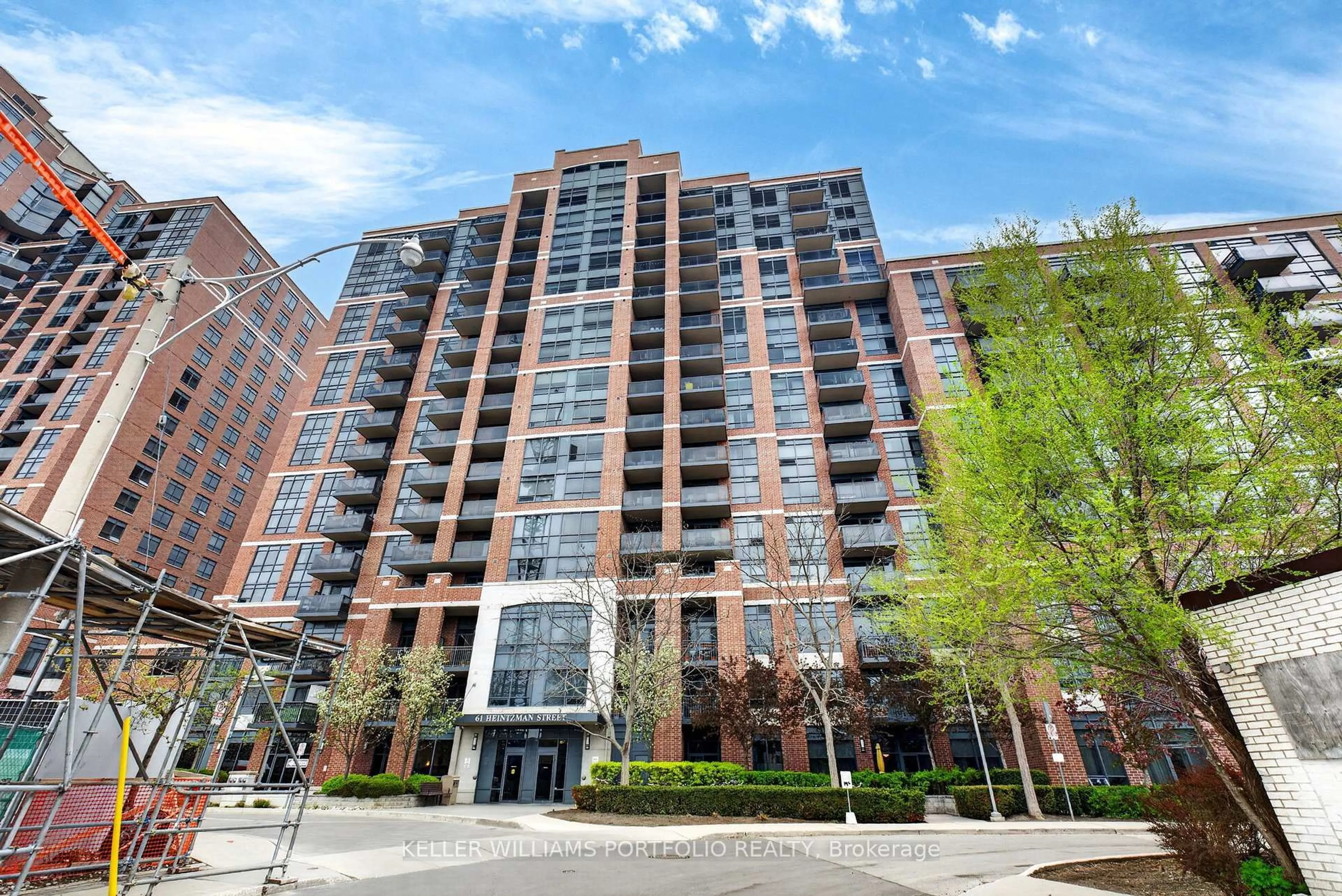 Unknown for 61 Heintzman St #819, Toronto Ontario M6P 5A2