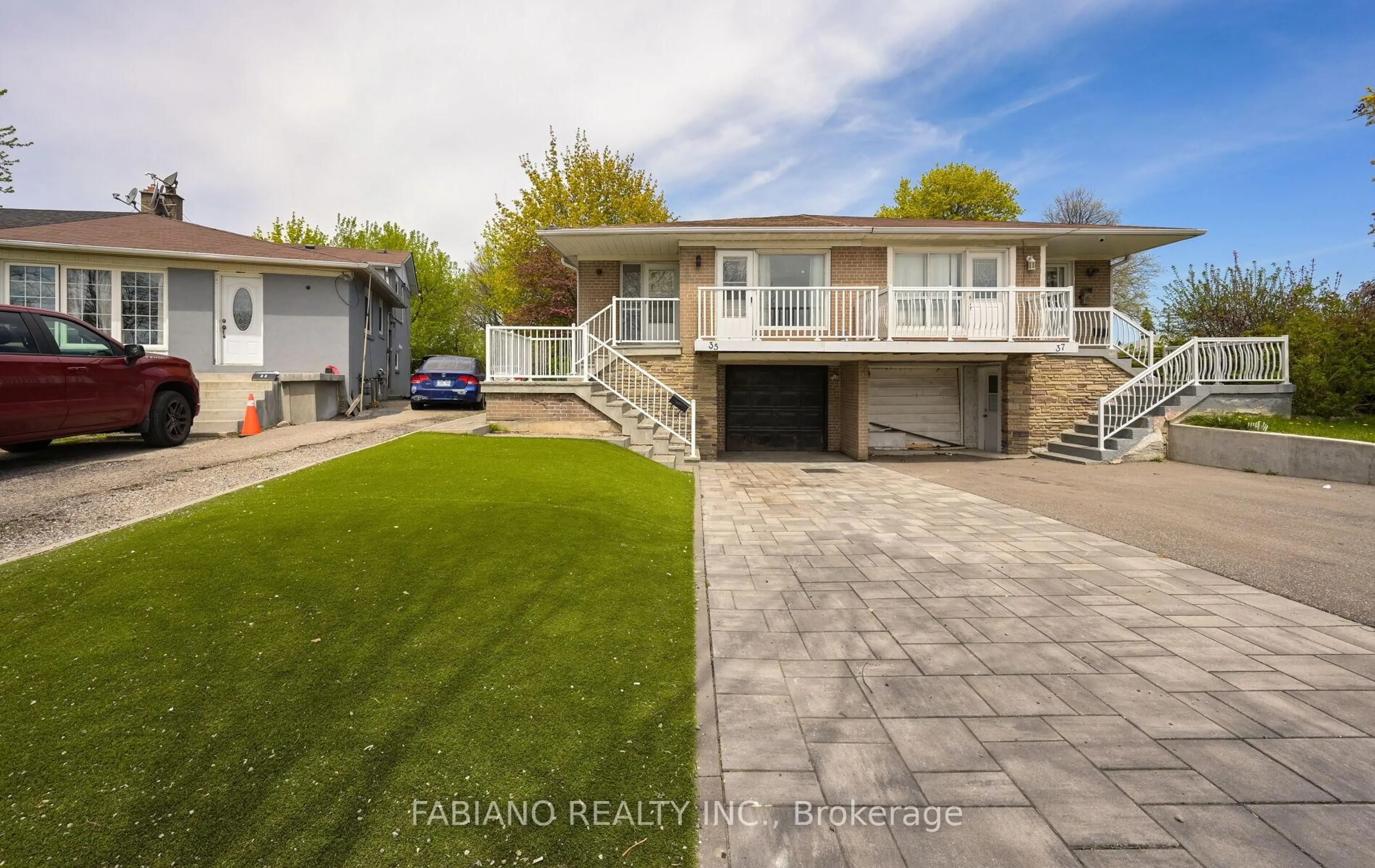 A pic from outside/outdoor area/front of a property/back of a property/a pic from drone, street for 35 Murchison Cres, Toronto Ontario M9V 3P5