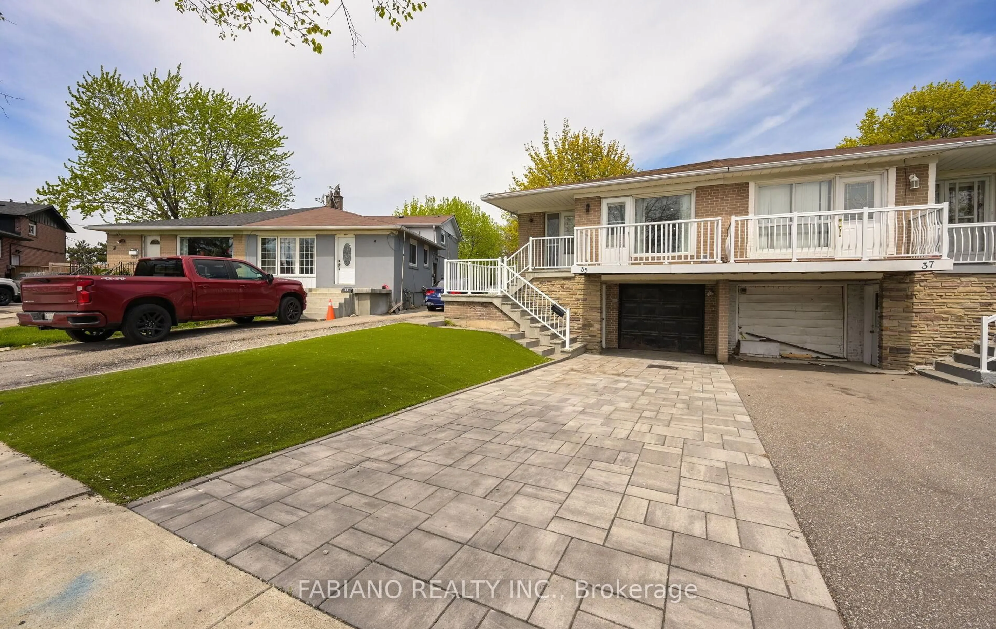 A pic from outside/outdoor area/front of a property/back of a property/a pic from drone, street for 35 Murchison Cres, Toronto Ontario M9V 3P5