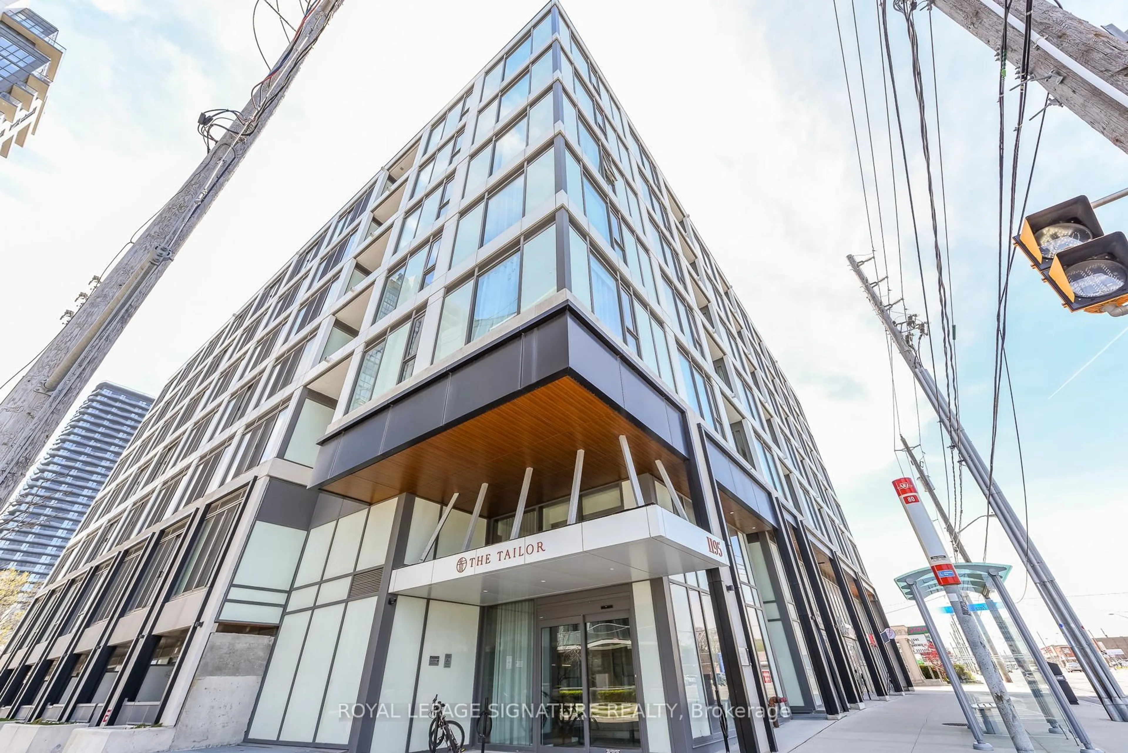 Indoor foyer for 1195 The Queensway #513, Toronto Ontario M8Z 1R6