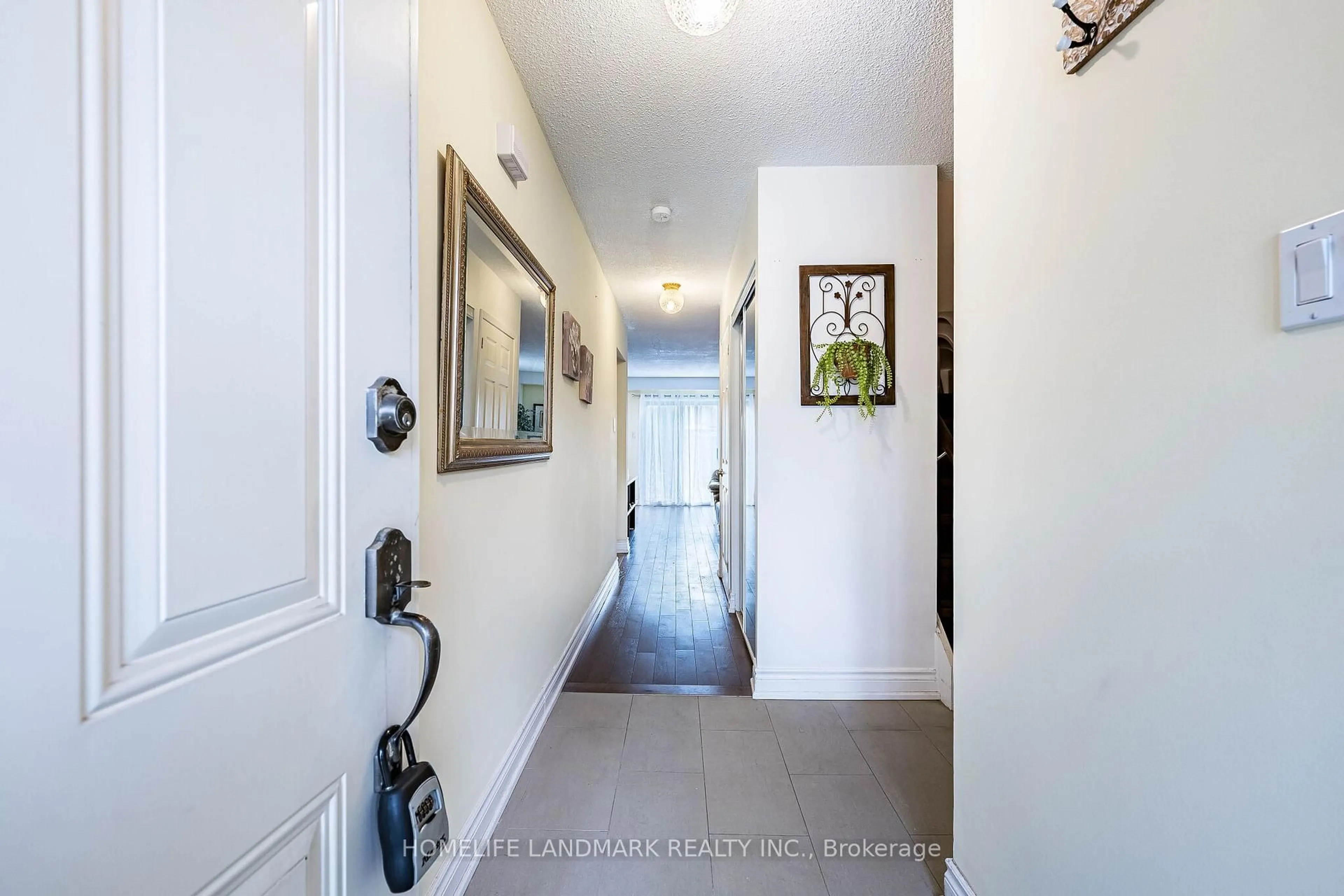 Indoor entryway for 3339 Council Ring Rd #82, Mississauga Ontario L5L 2A9