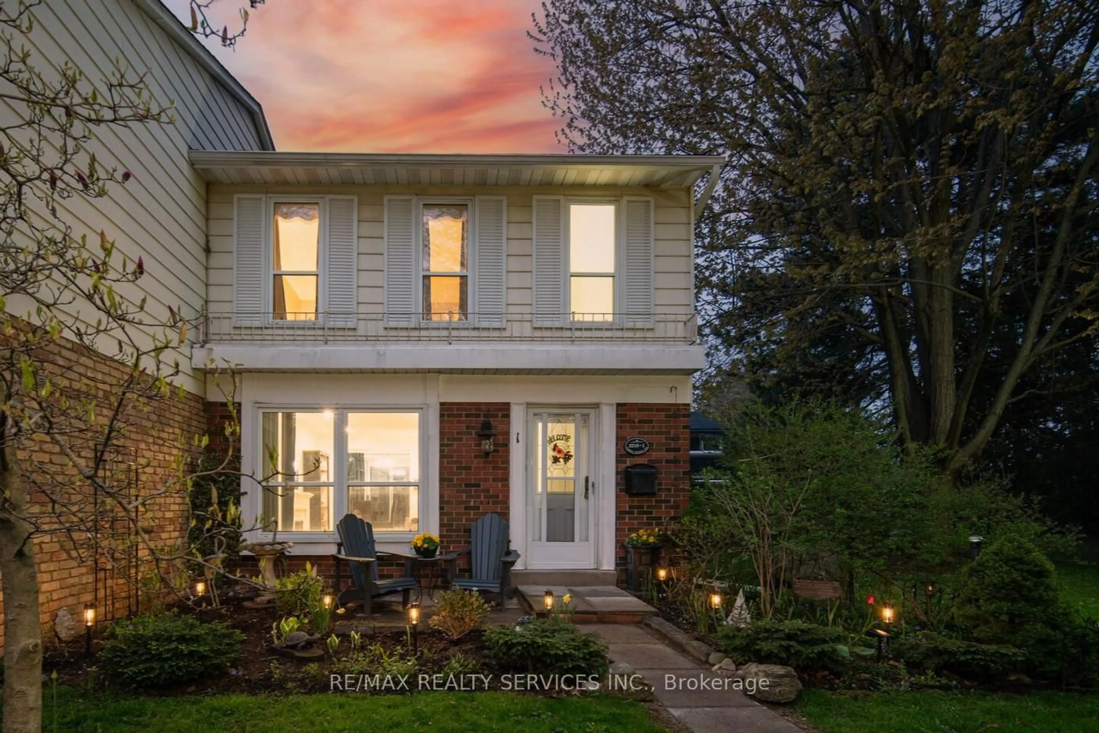 Home with brick exterior material, street for 2218 Upper Middle Rd #1, Burlington Ontario L7P 2Z9