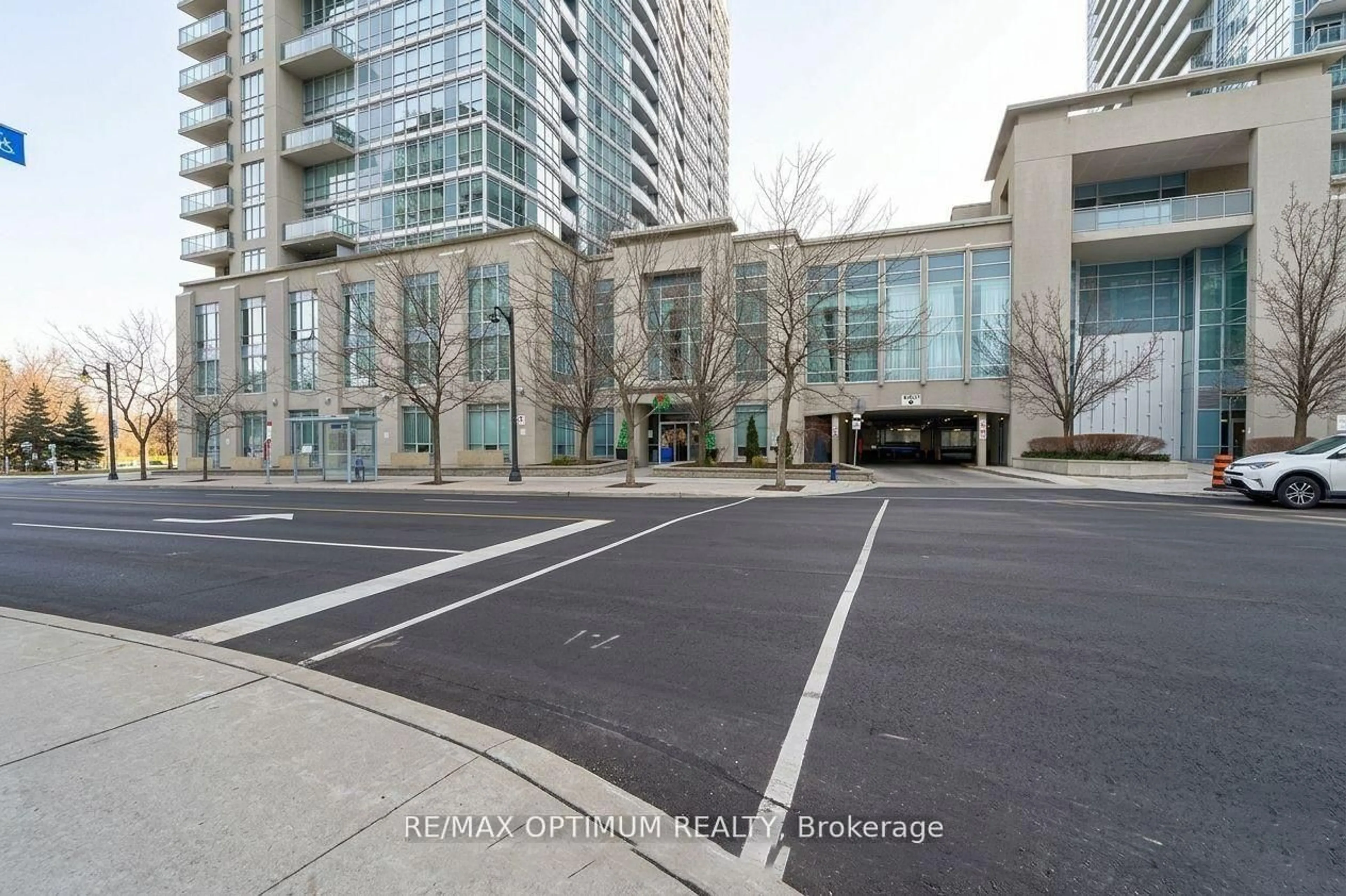 Patio, street for 185 Legion Rd #416, Toronto Ontario M8Y 0A1