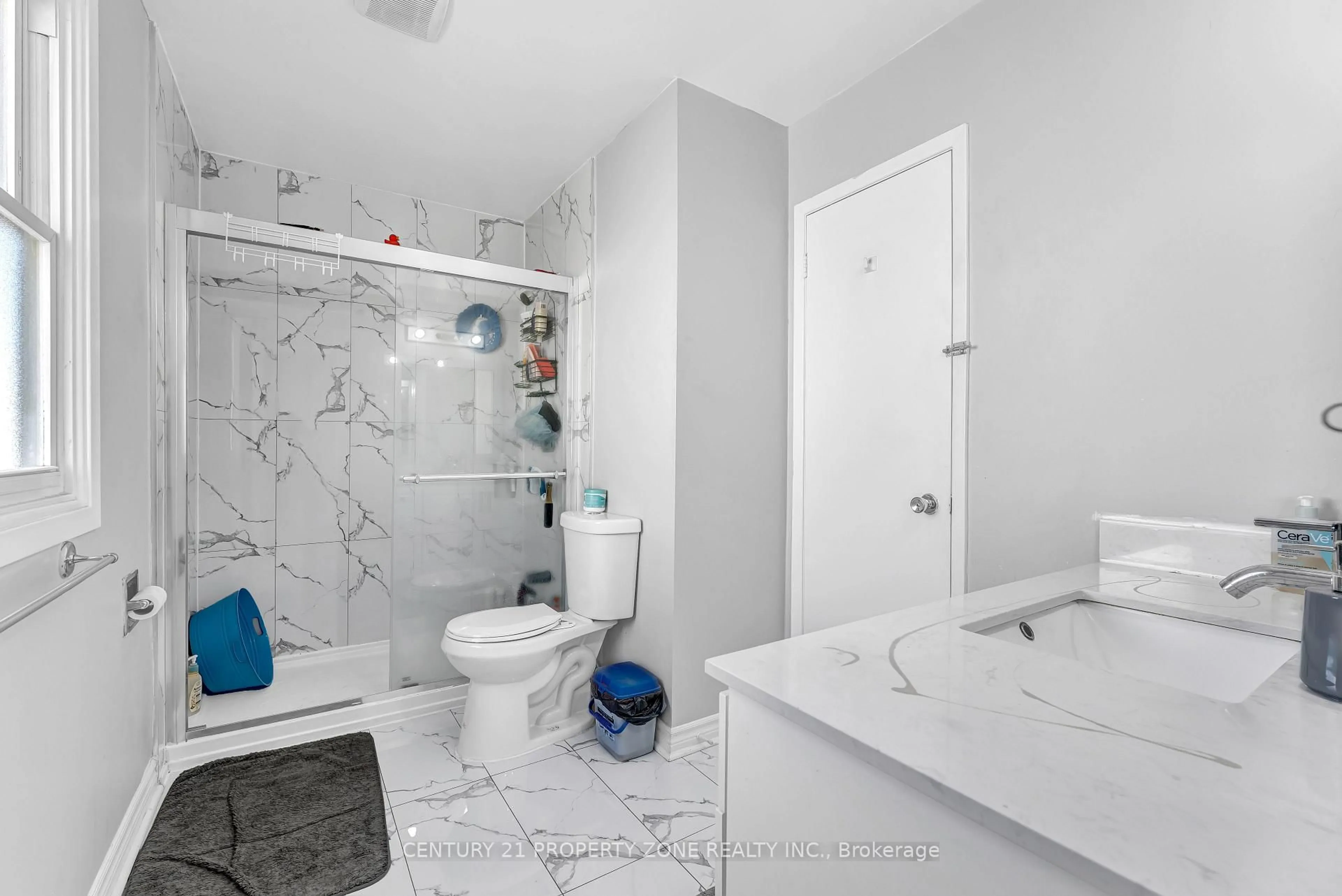 Standard bathroom, ceramic/tile floor for 78 Traverston Crt, Brampton Ontario L6Z 1C9