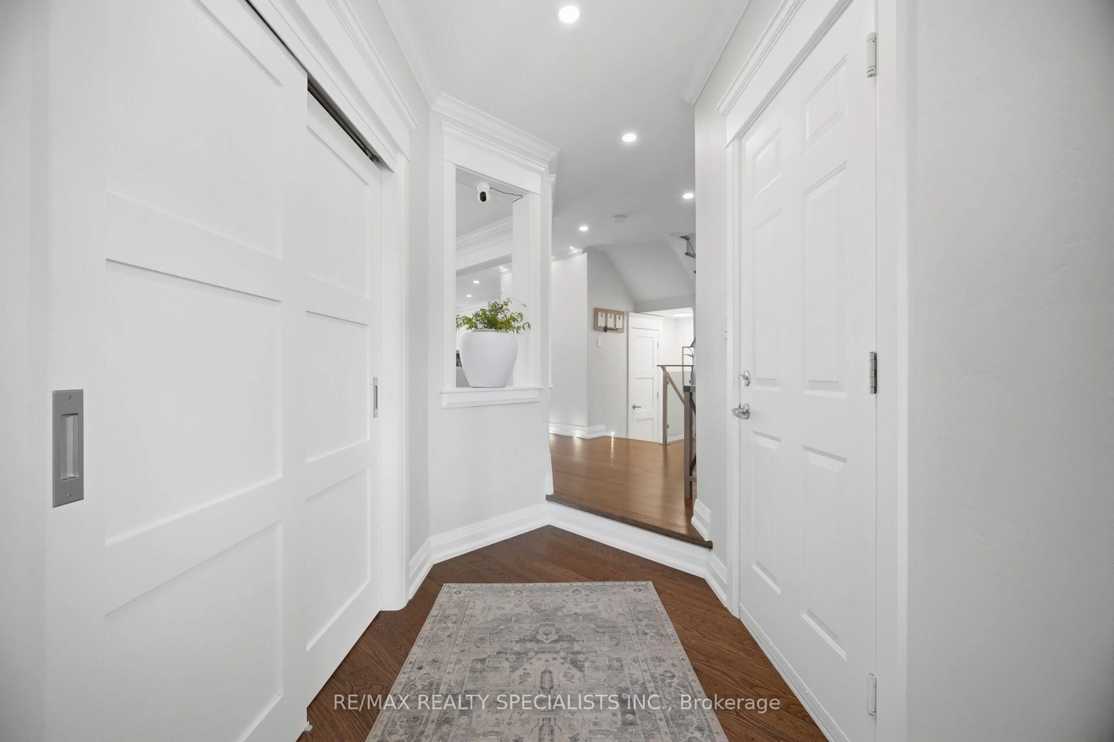 Indoor entryway for 3421 Sunlight St, Mississauga Ontario L5M 7M8