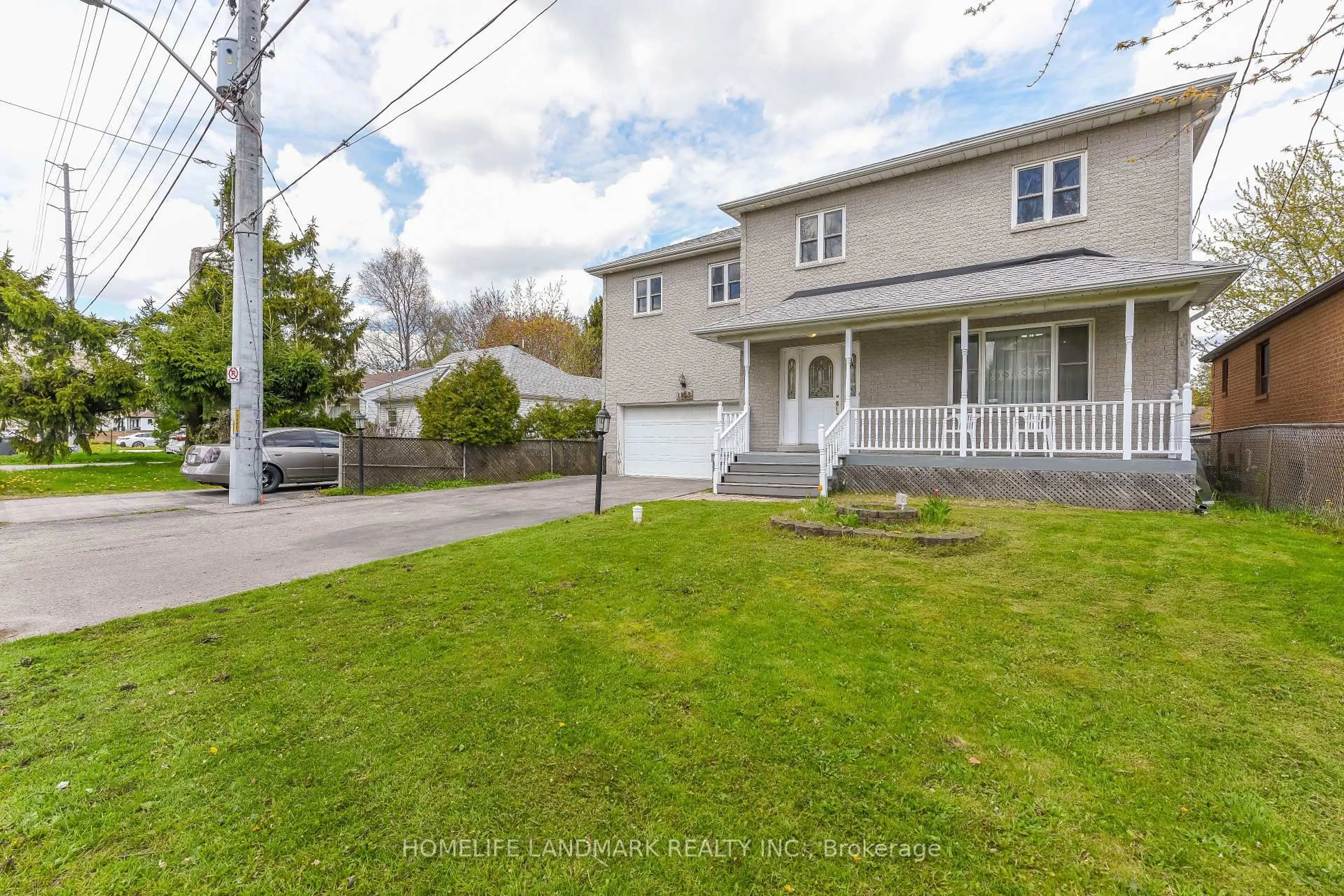 A pic from outside/outdoor area/front of a property/back of a property/a pic from drone, street for 1153 Ogden Ave, Mississauga Ontario L5E 2G8