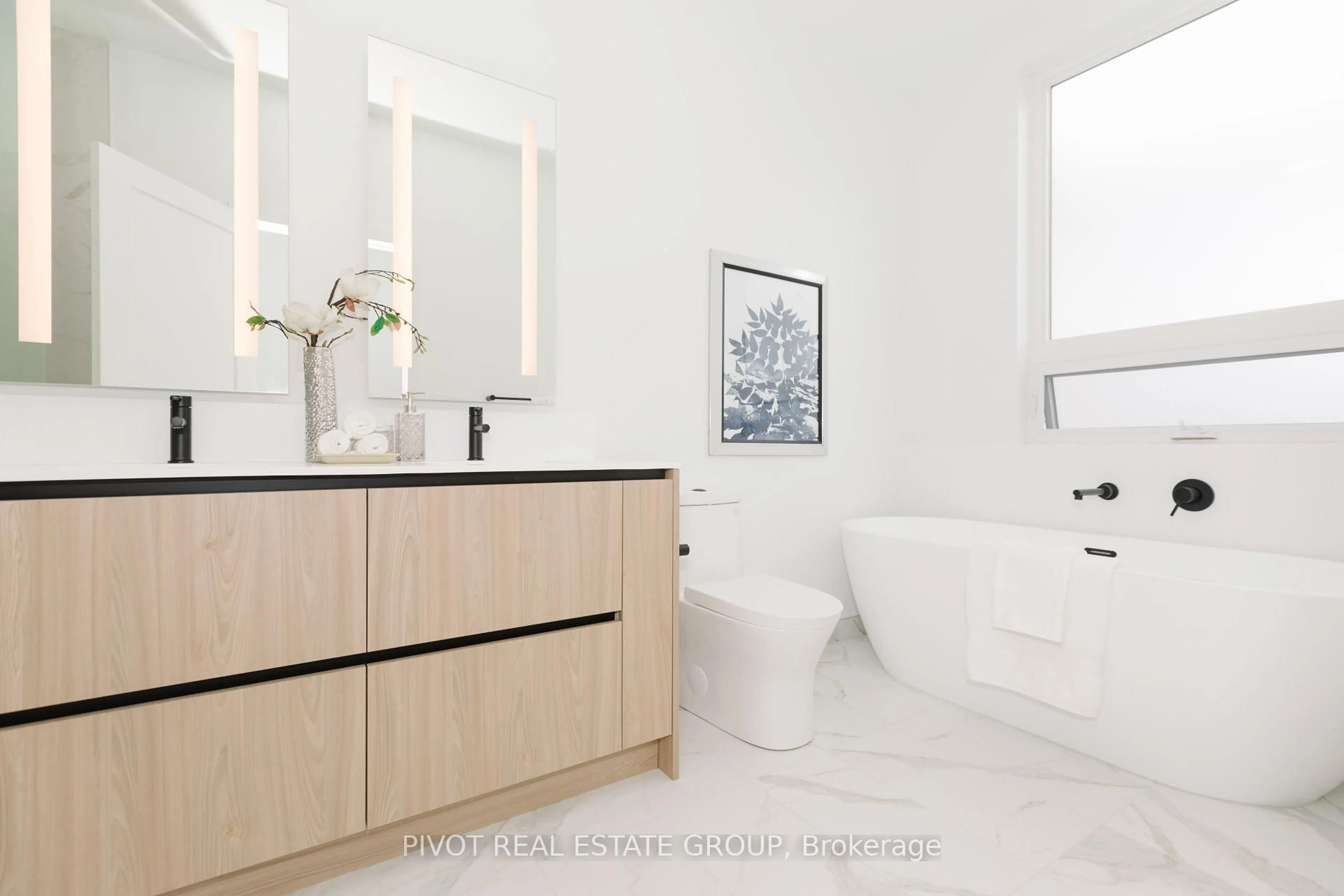 Contemporary bathroom, ceramic/tile floor for 35 Lou Parsons Way #64, Mississauga Ontario L5H 0B2