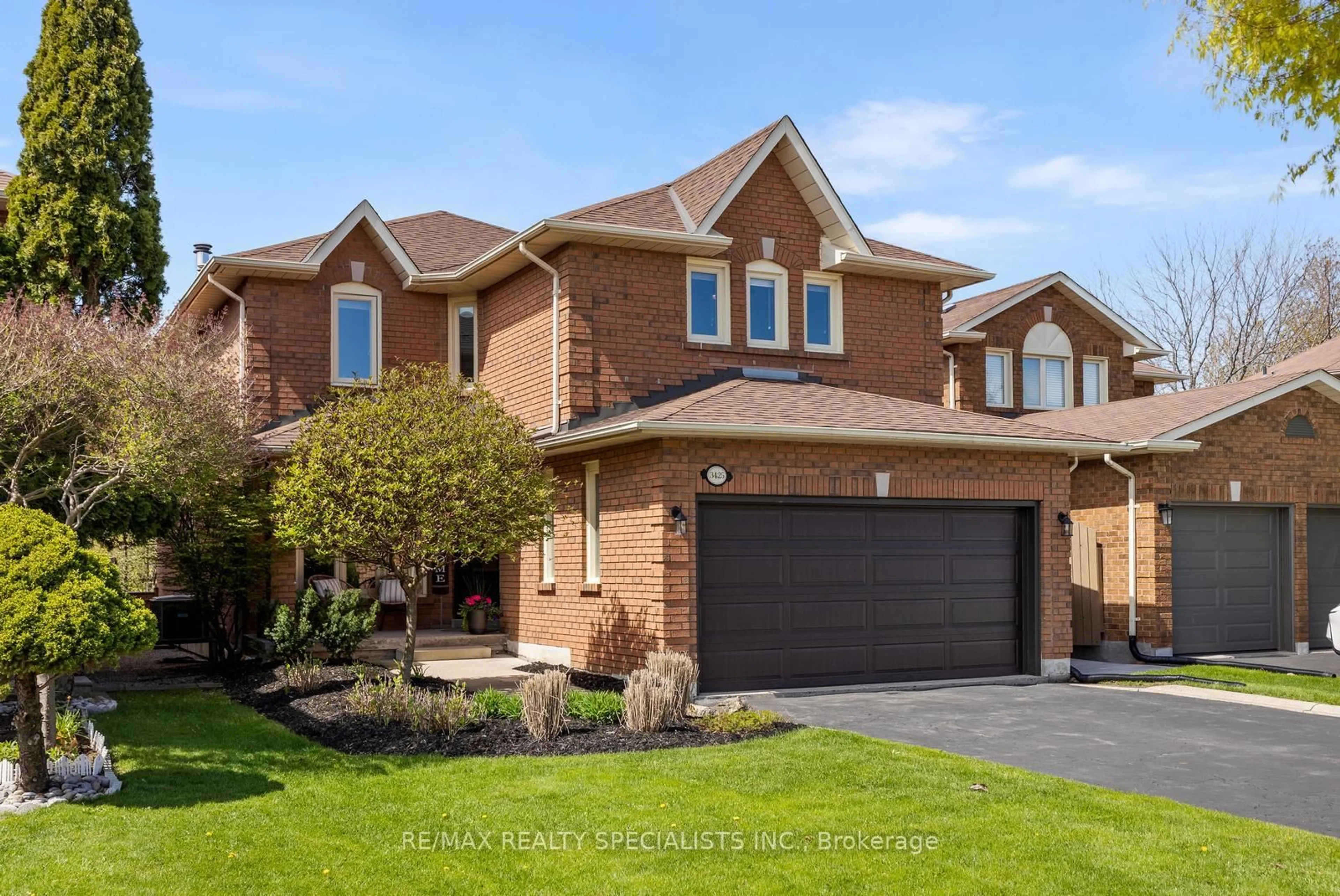 Home with brick exterior material, street for 3425 Nutcracker Dr, Mississauga Ontario L5N 6E6