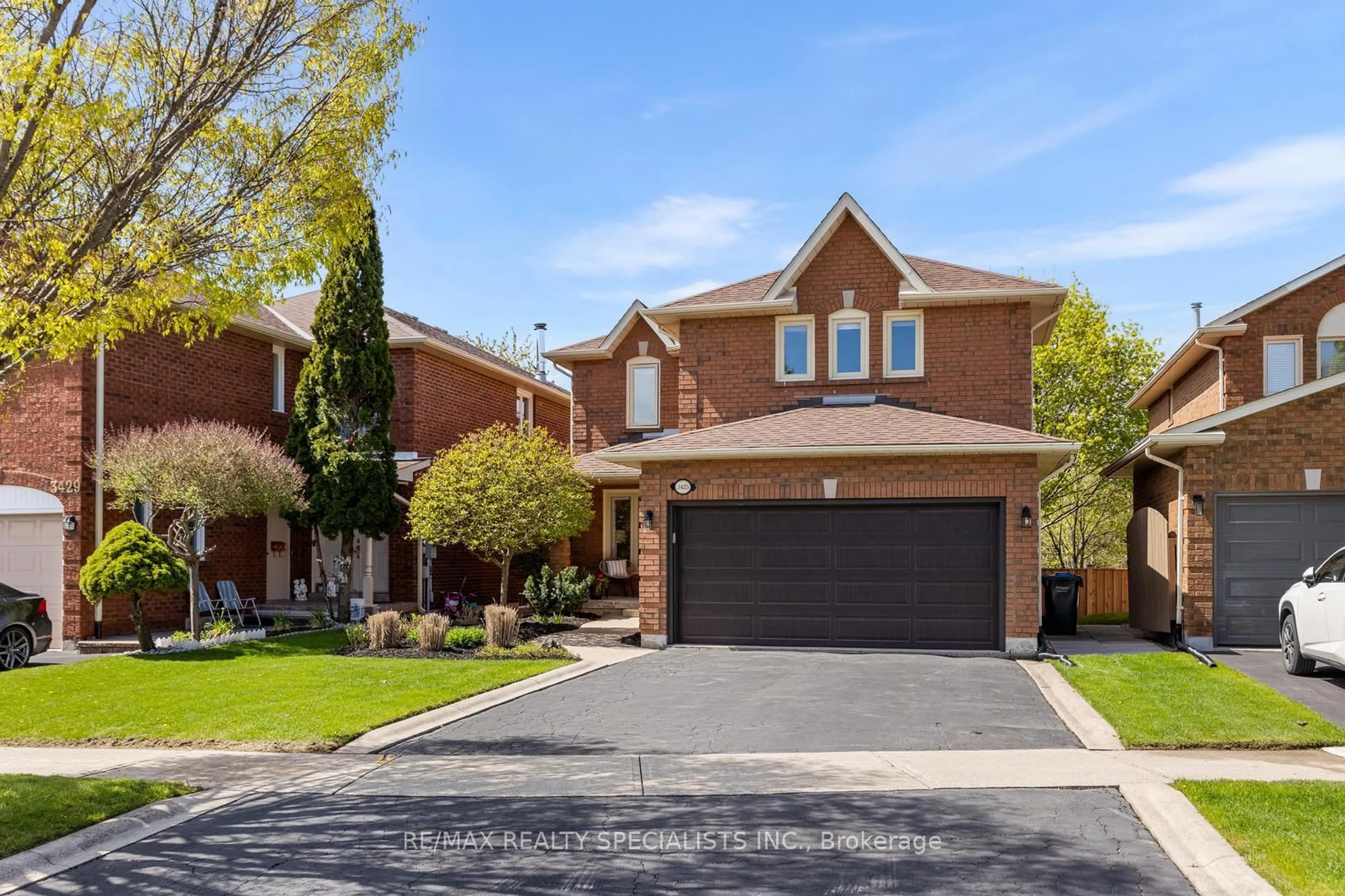 Home with brick exterior material, street for 3425 Nutcracker Dr, Mississauga Ontario L5N 6E6