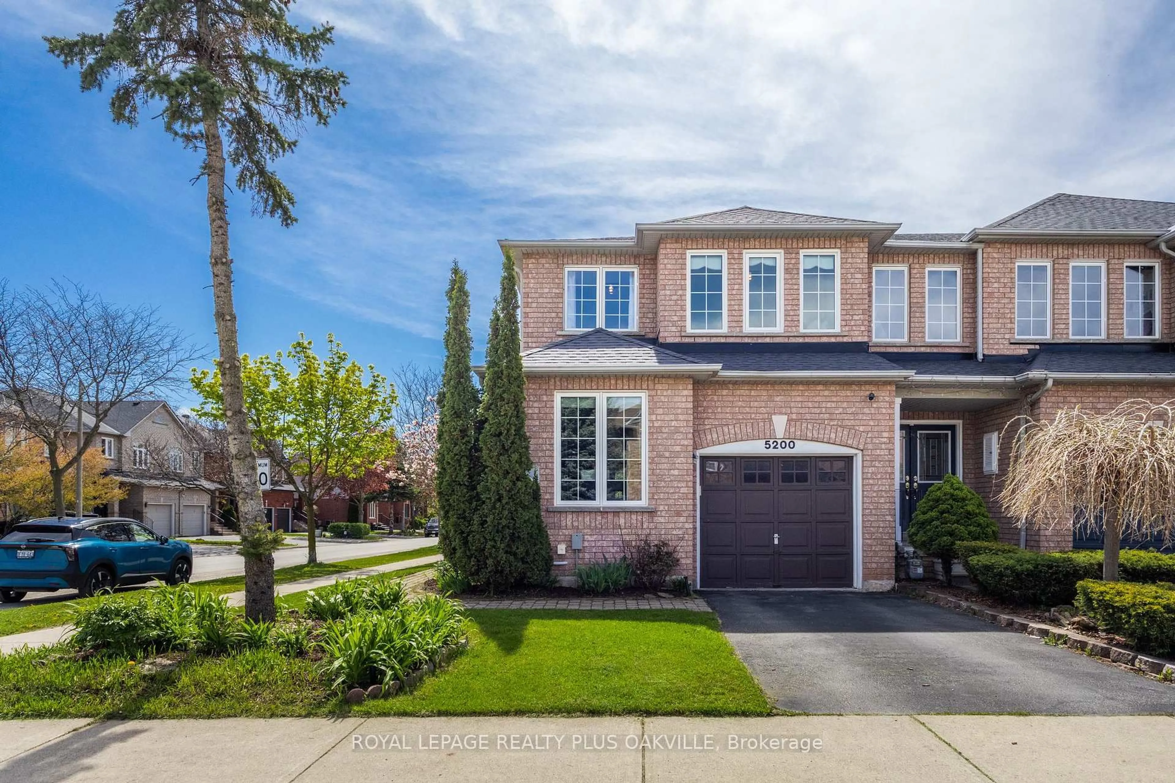 Home with brick exterior material, street for 5200 Des Jardines Dr, Burlington Ontario L7L 6R1