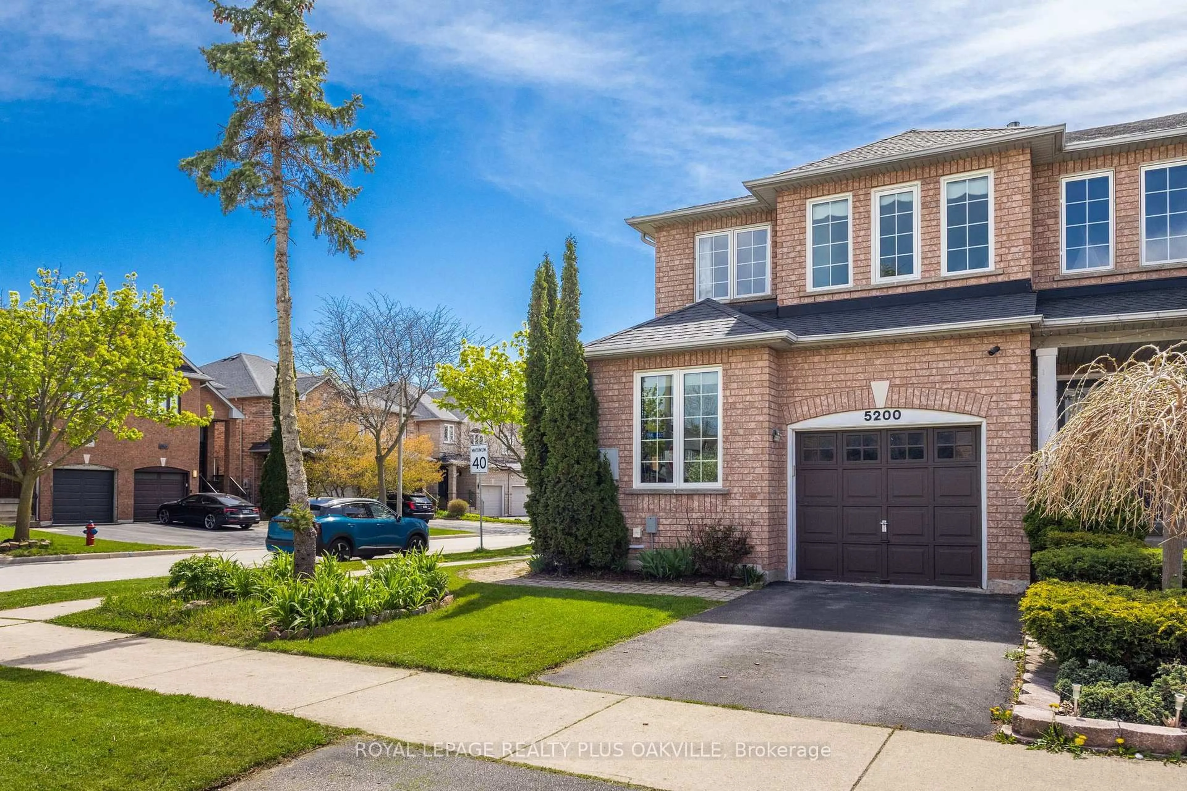 Home with brick exterior material, street for 5200 Des Jardines Dr, Burlington Ontario L7L 6R1