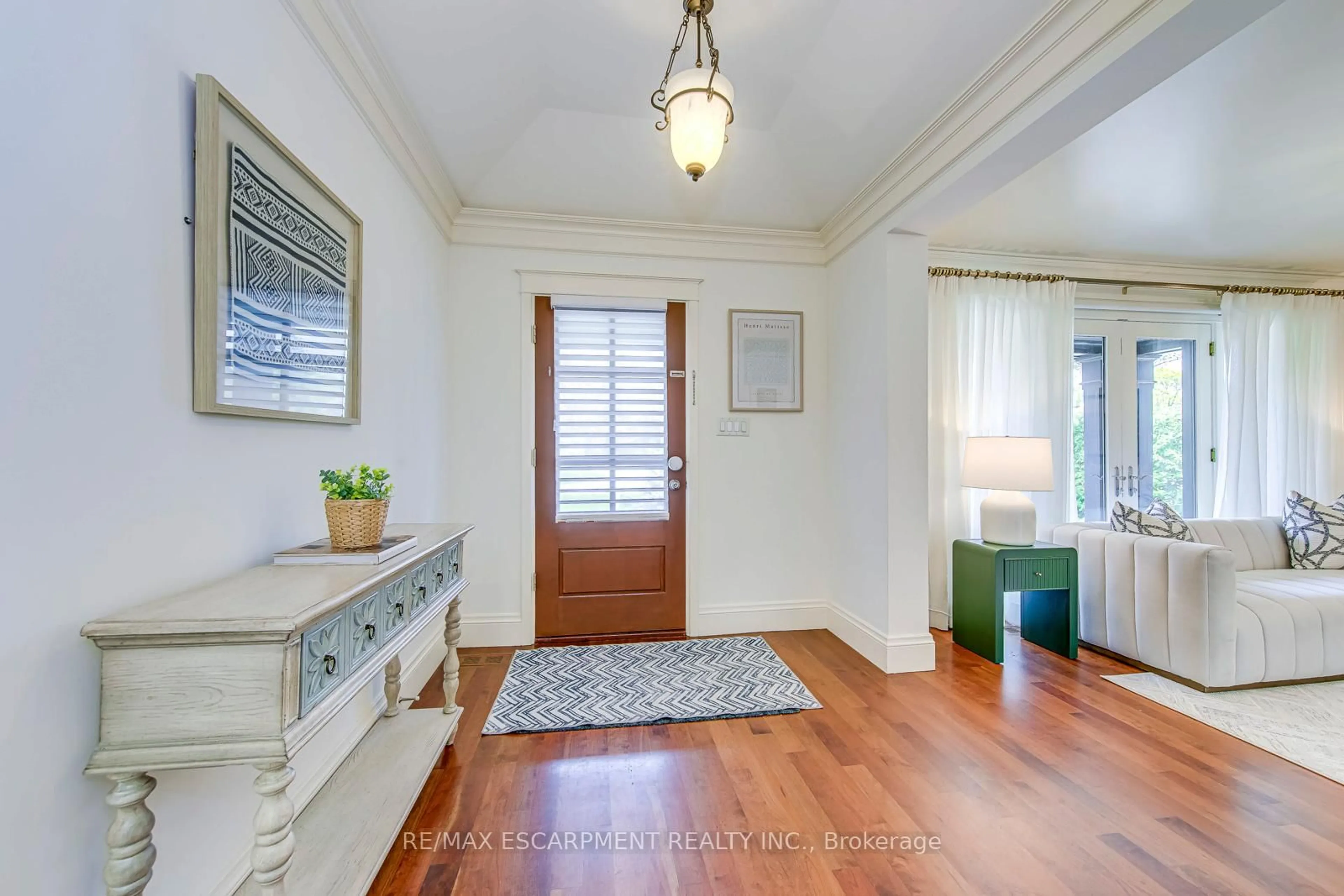 Indoor entryway for 1518 Oakhill Dr, Oakville Ontario L6J 1Y5
