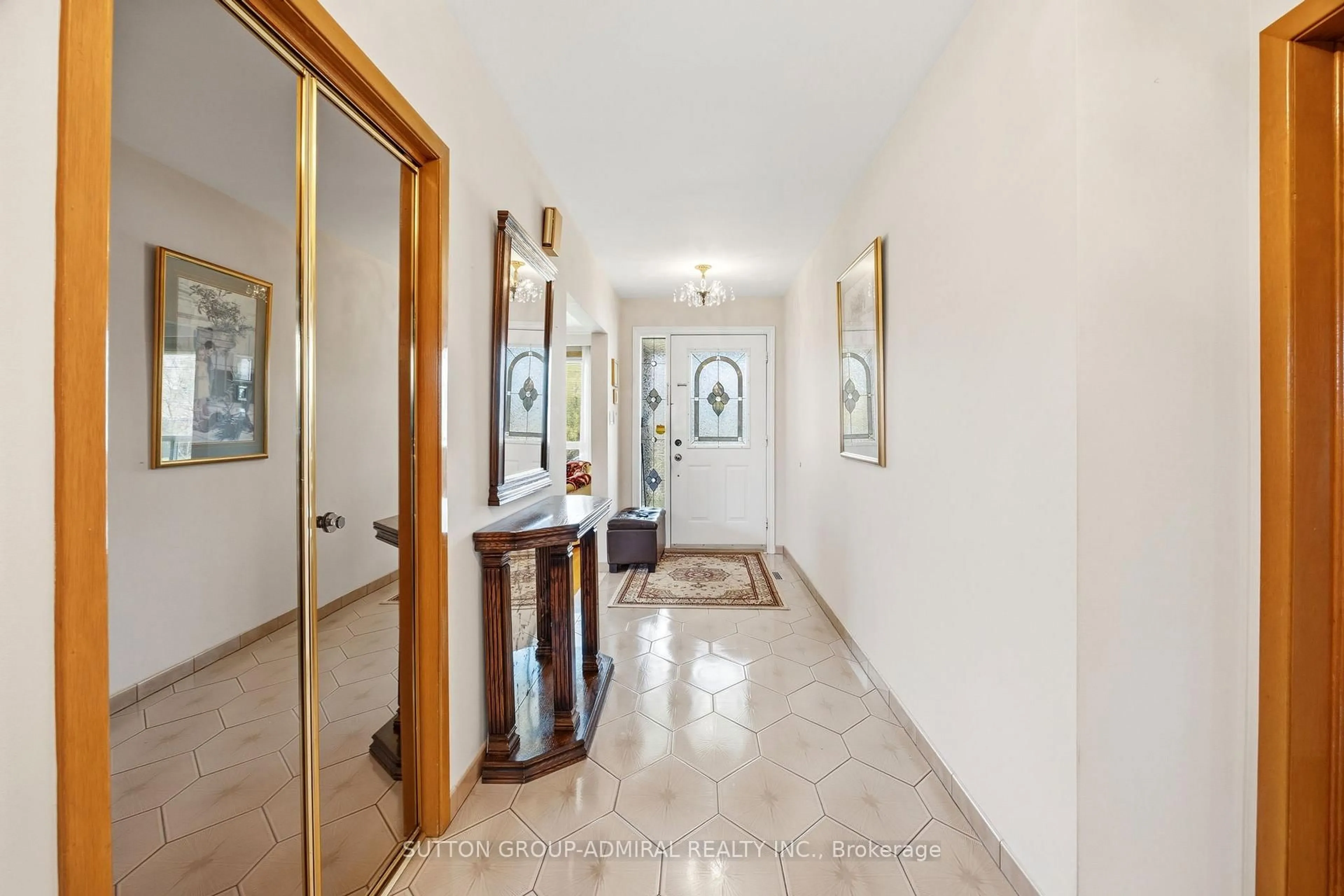 Indoor foyer for 234 Derrydown Dr, Toronto Ontario M3J 1S1