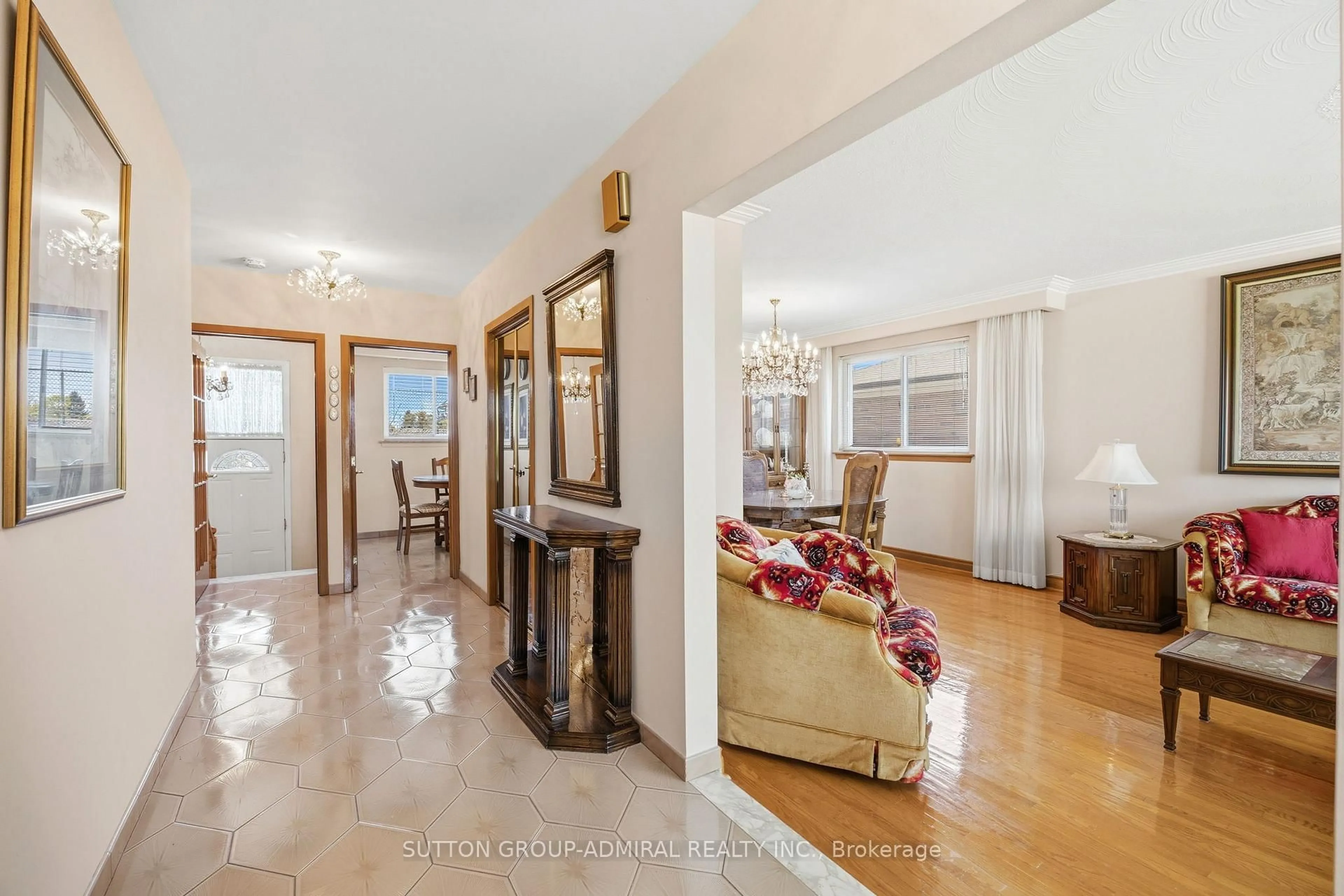 Indoor foyer for 234 Derrydown Dr, Toronto Ontario M3J 1S1