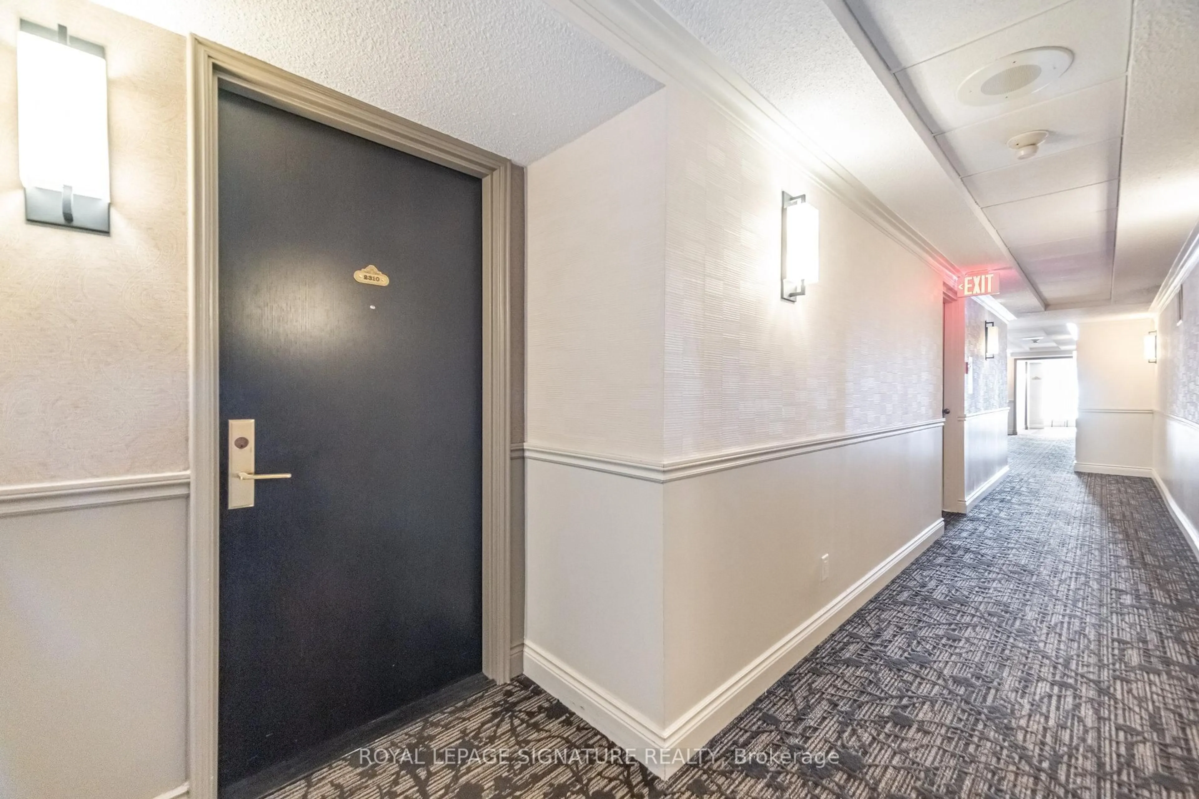 Indoor foyer for 55 Kingsbridge Garden Circ #2310, Mississauga Ontario L5R 1Y1