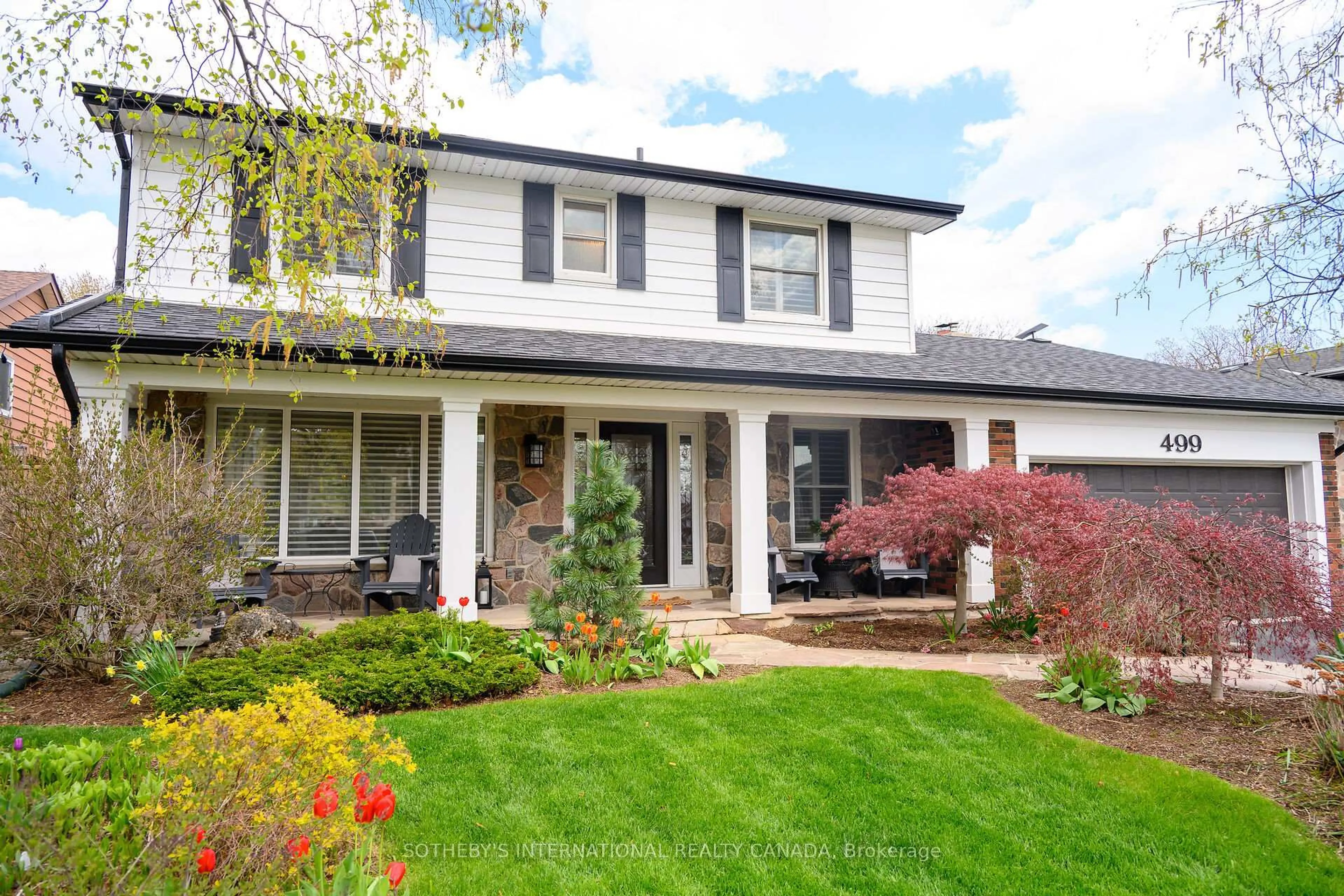 Home with vinyl exterior material, street for 499 Wicklow Rd, Burlington Ontario L7L 2J1