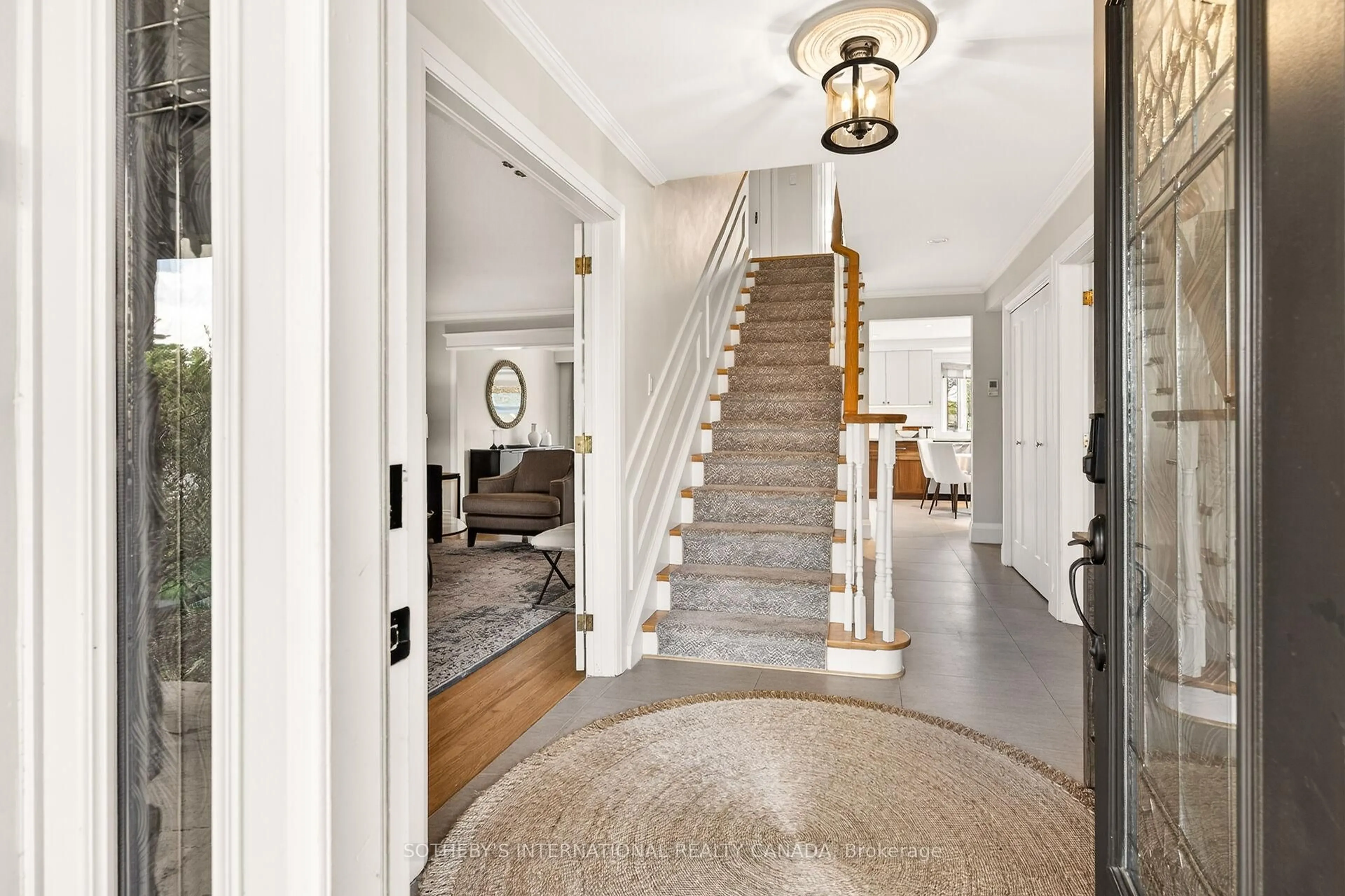 Indoor entryway for 499 Wicklow Rd, Burlington Ontario L7L 2J1