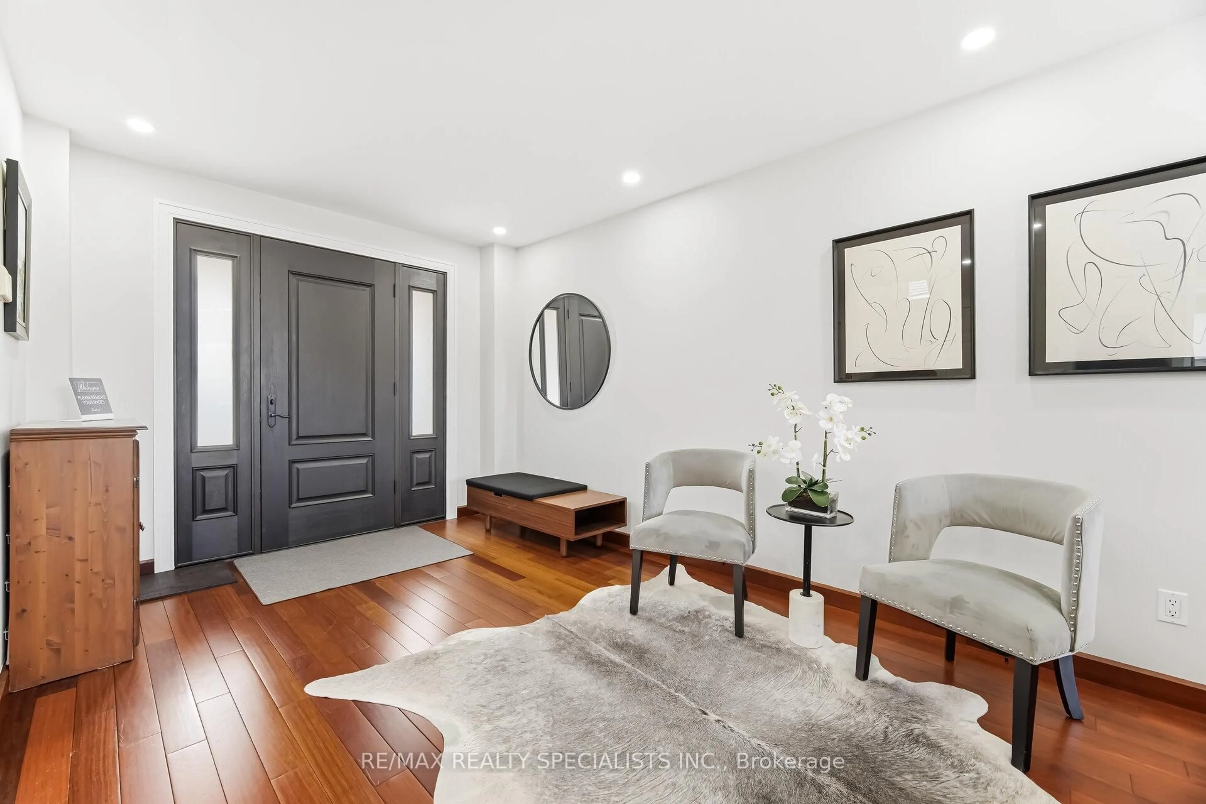 Indoor entryway for 1169 Barnswallow Crt, Mississauga Ontario L5V 2J6