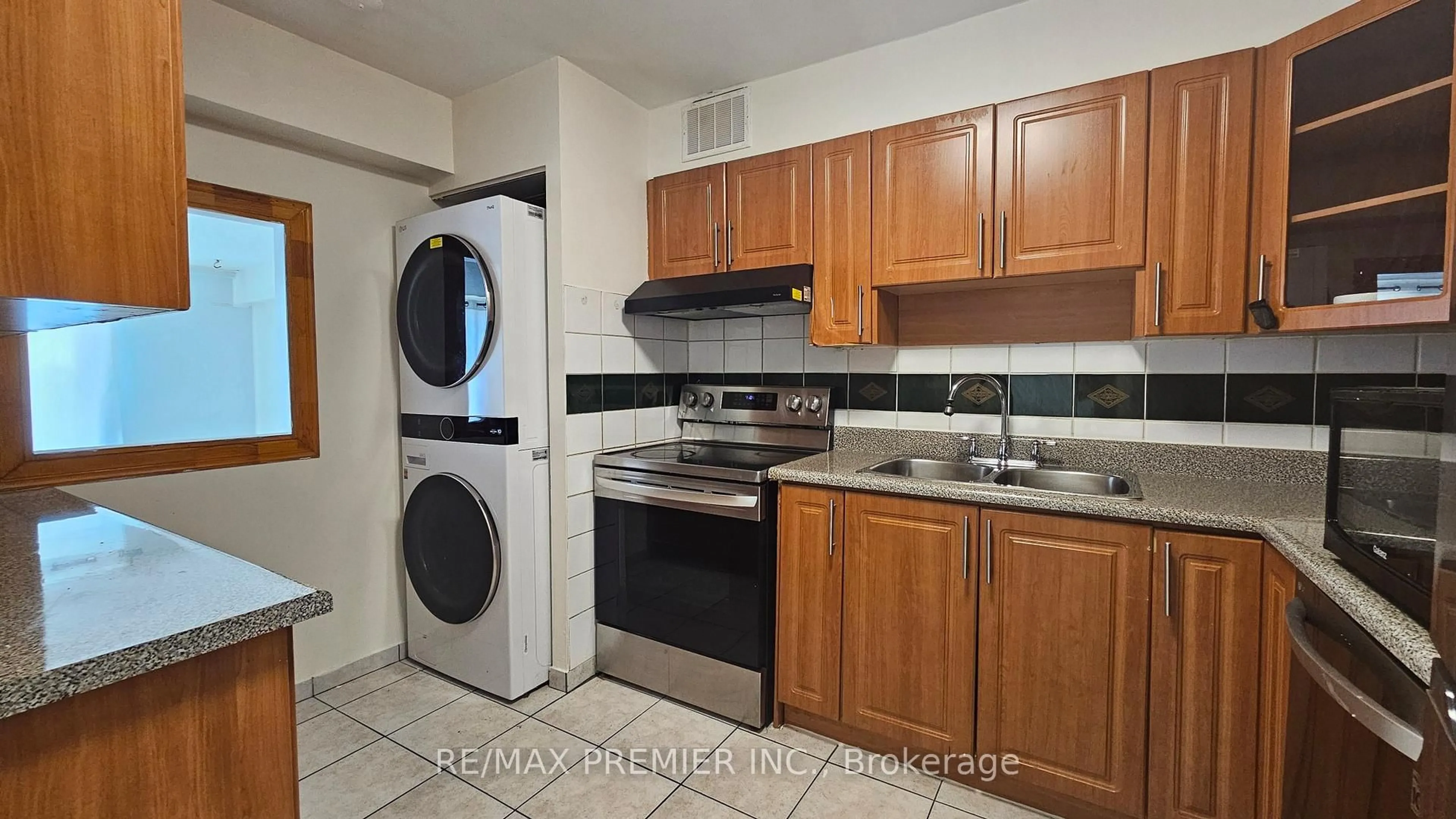 Standard kitchen, unknown for 5 San Romano Way #705, Toronto Ontario M3N 2Y4