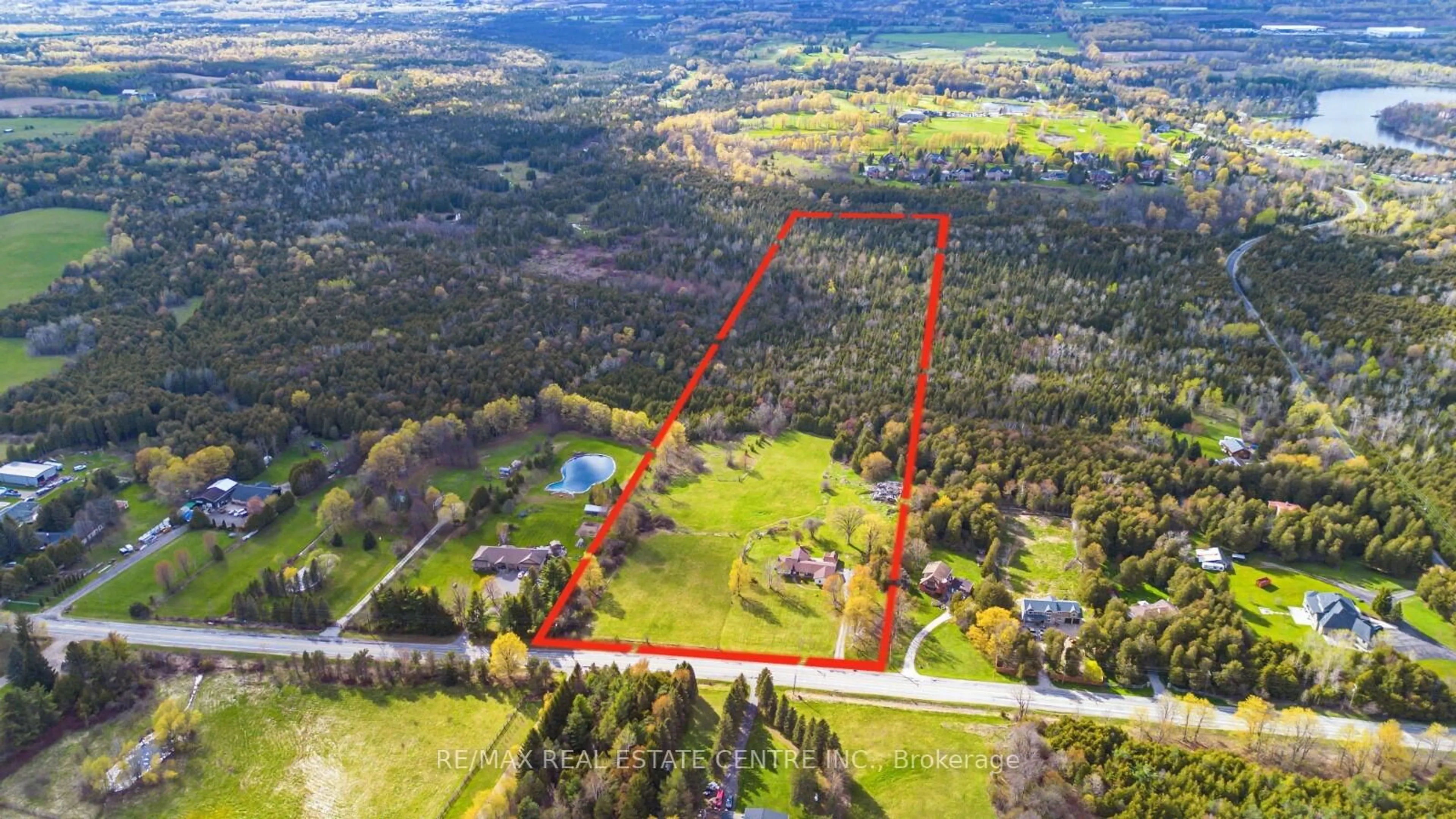 A pic from outside/outdoor area/front of a property/back of a property/a pic from drone, unknown for 6649 25 Sdrd, Halton Hills Ontario L7J 2L7
