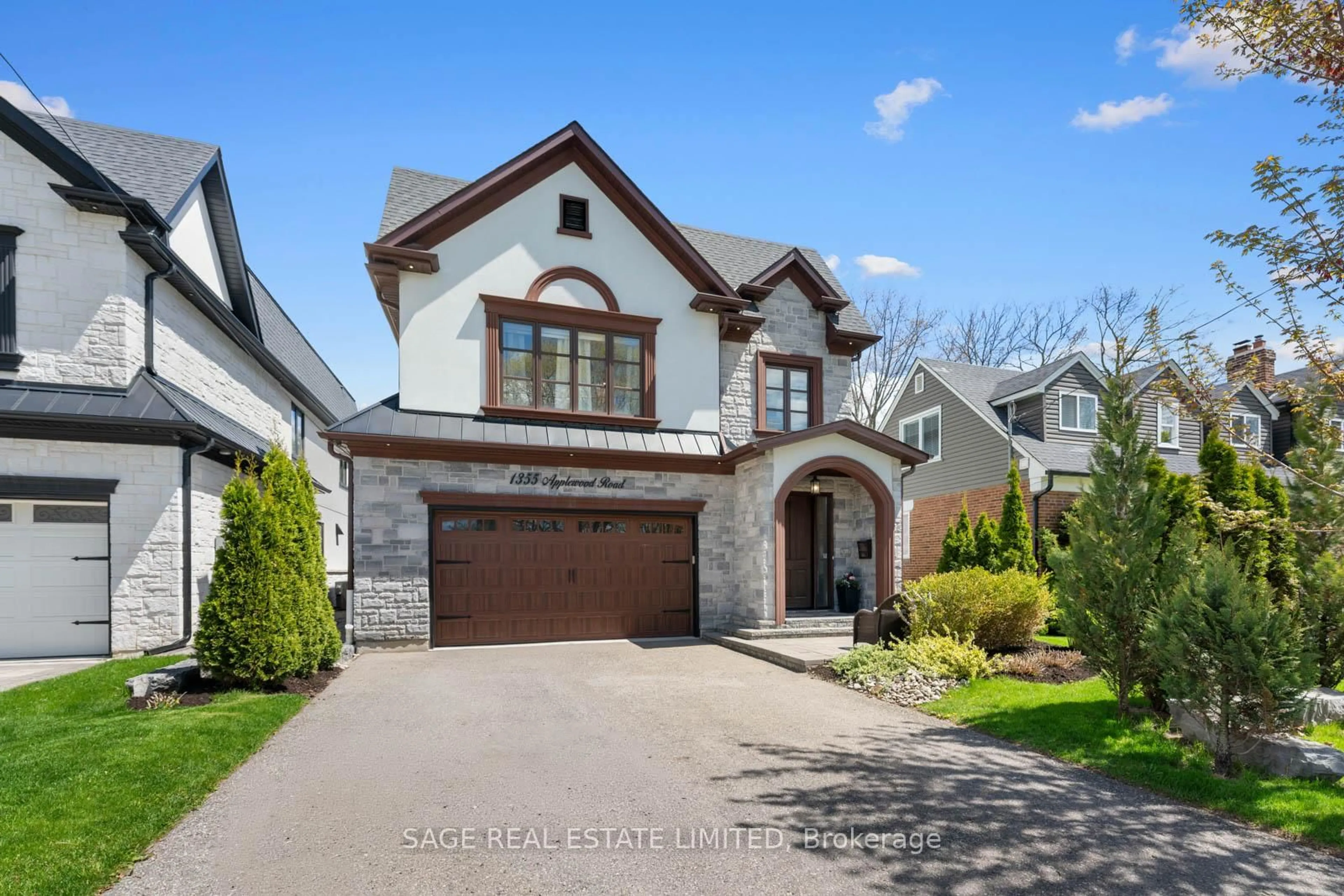 Home with brick exterior material, street for 1355 Applewood Rd, Mississauga Ontario L5E 2M1