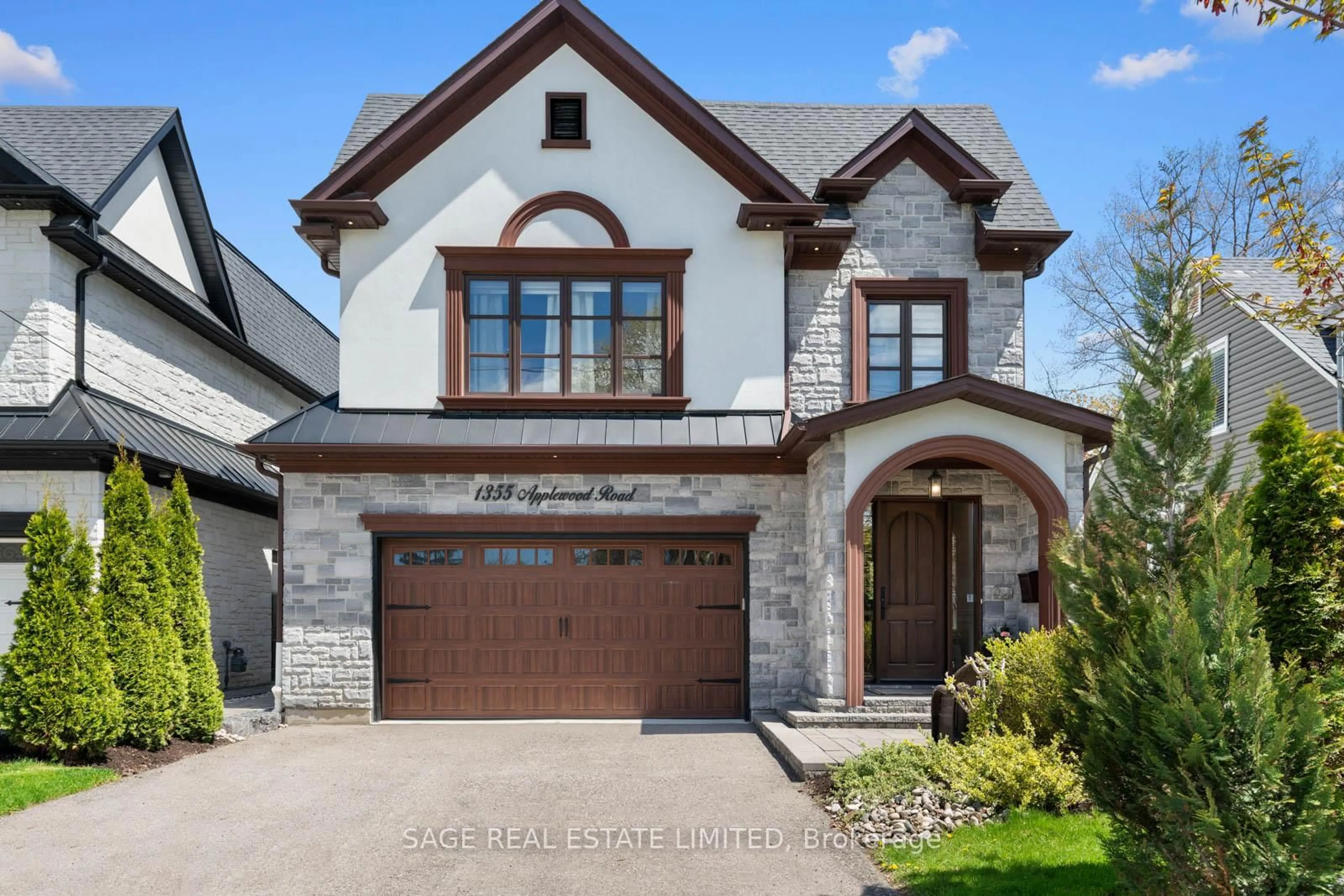 Home with brick exterior material, street for 1355 Applewood Rd, Mississauga Ontario L5E 2M1