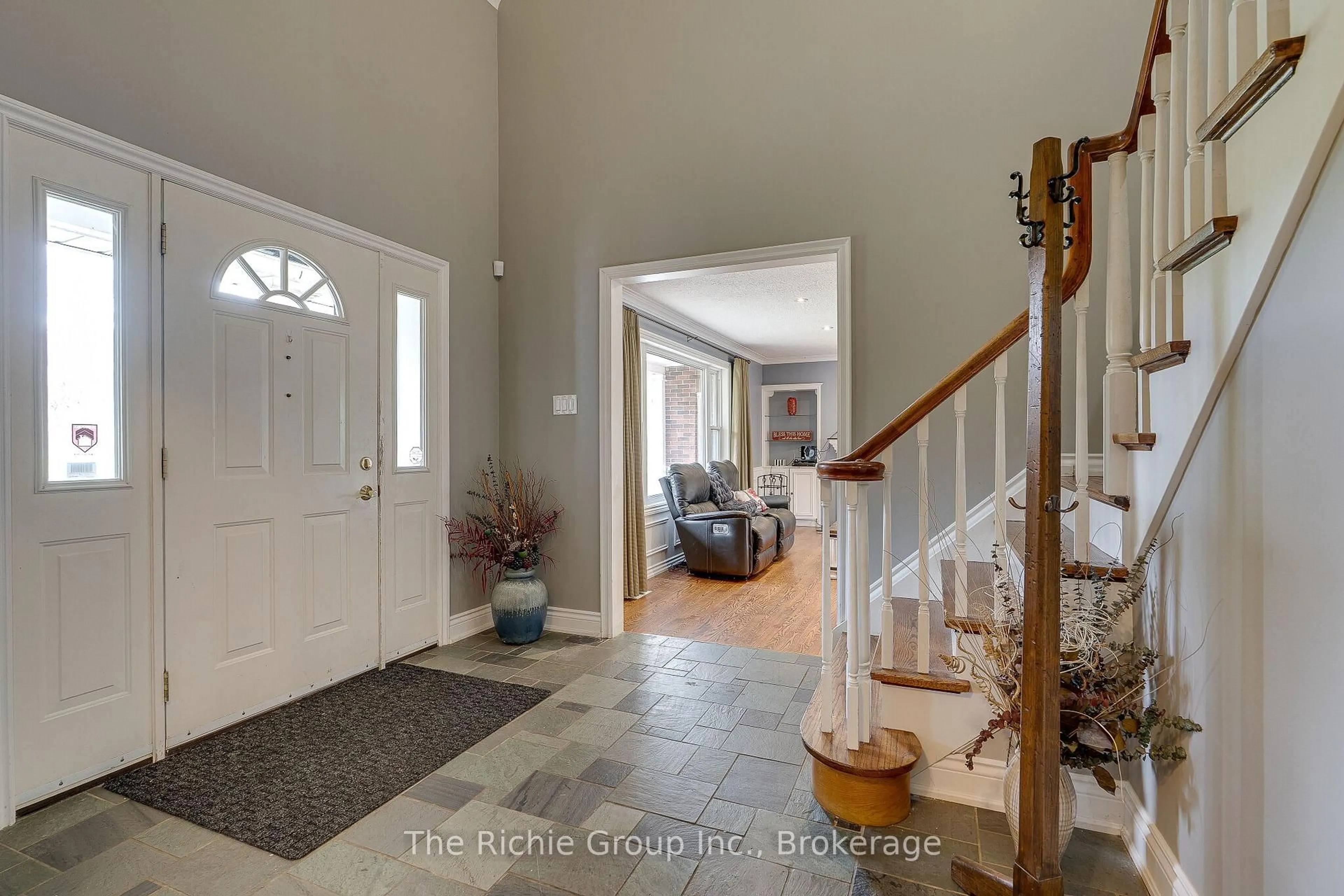 Indoor entryway for 15163 Centreville Creek Rd, Caledon Ontario L7C 3C3