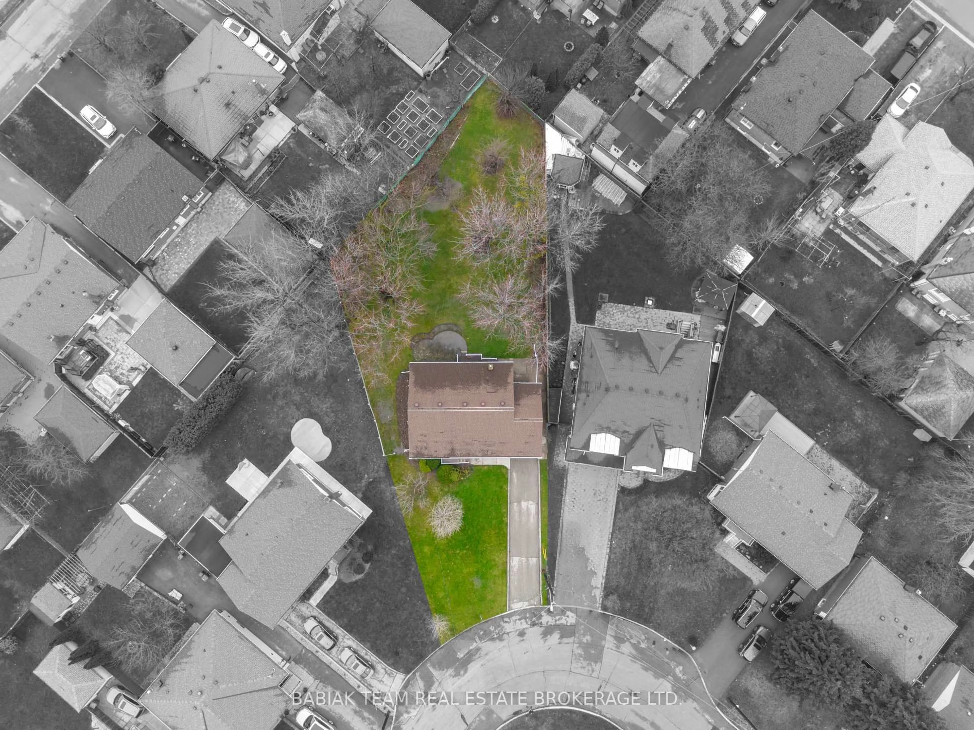 A pic from outside/outdoor area/front of a property/back of a property/a pic from drone, street for 9 Camborne Ave, Toronto Ontario M3M 2P9