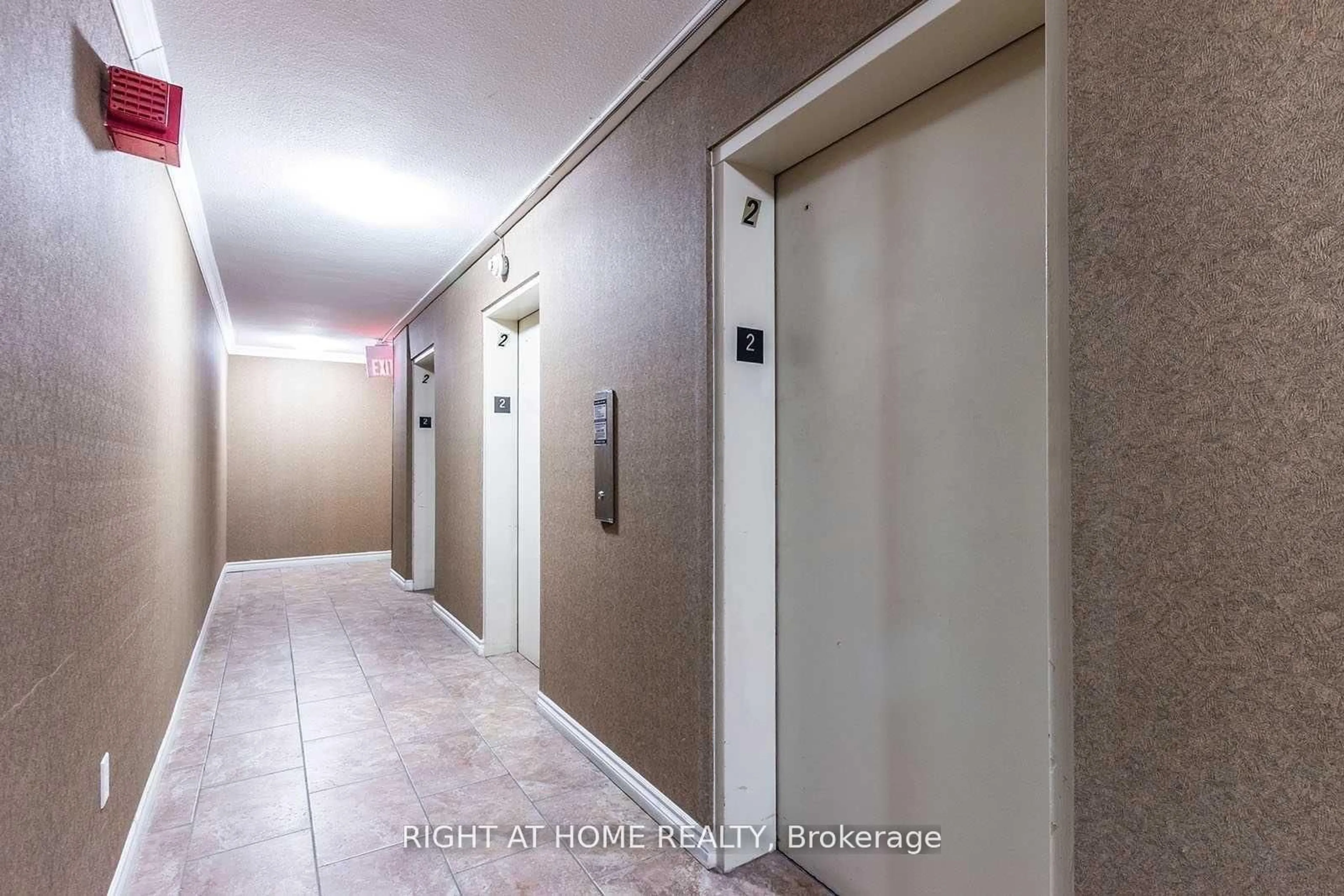 Indoor foyer for 235 Grandravine Dr #1001, Toronto Ontario M3N 1J2