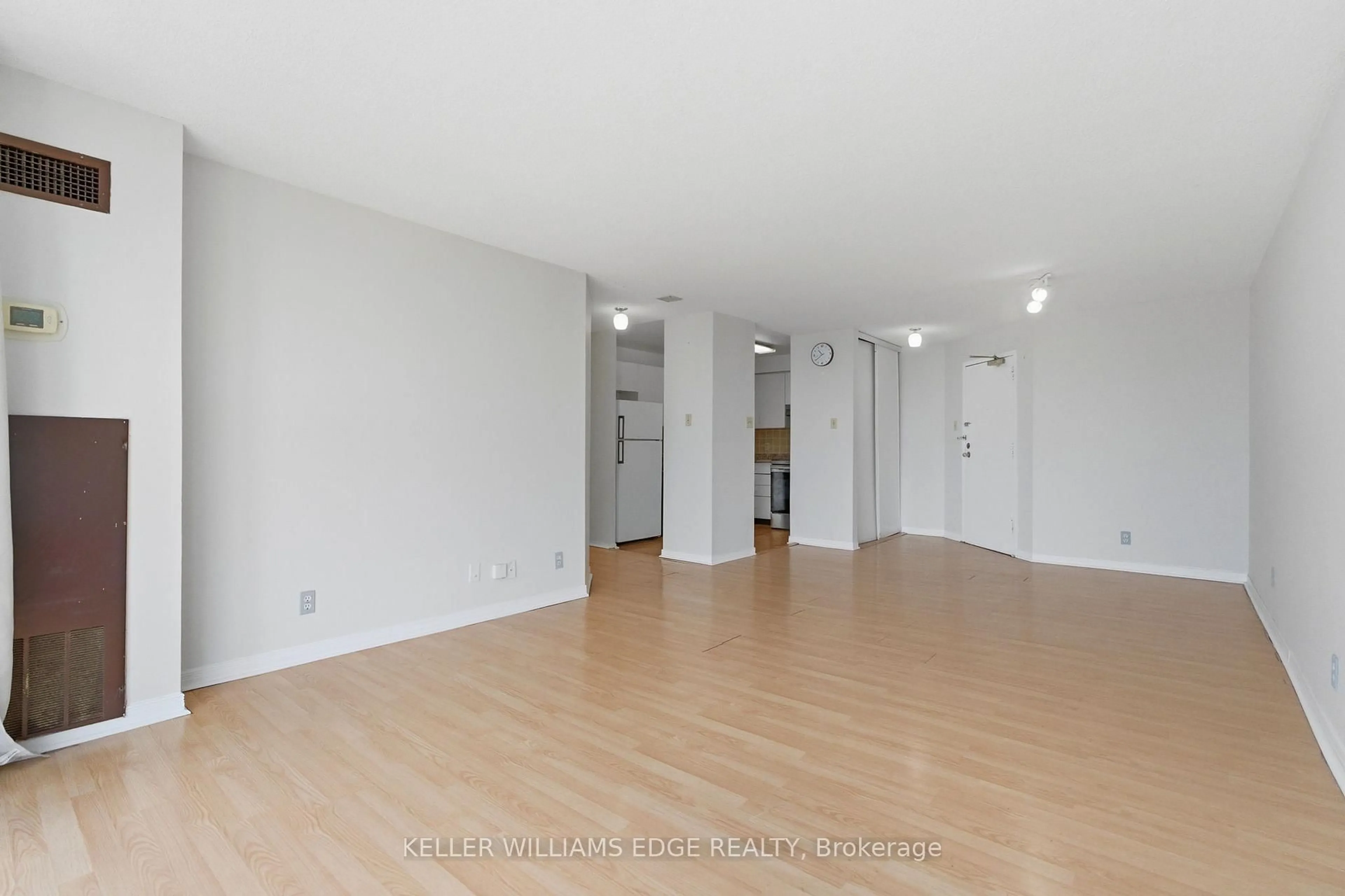 A pic of a room for 25 Trailwood Dr #2206, Mississauga Ontario L4Z 3K9